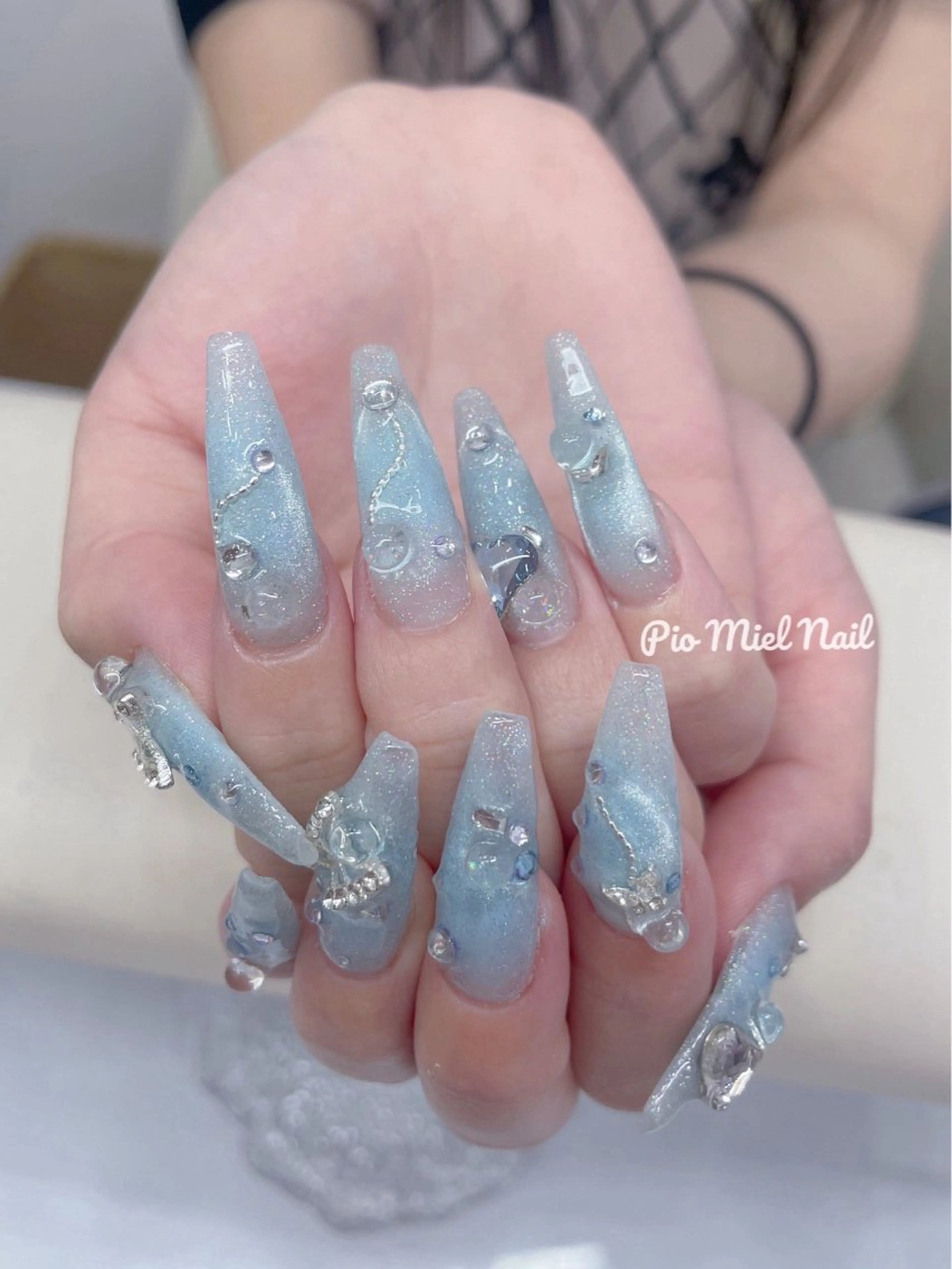 ネイル ブルー ゴージャス ラメ(グリッター) ロングネイル ハンドネイル HANA 長さだしのネイルデザイン