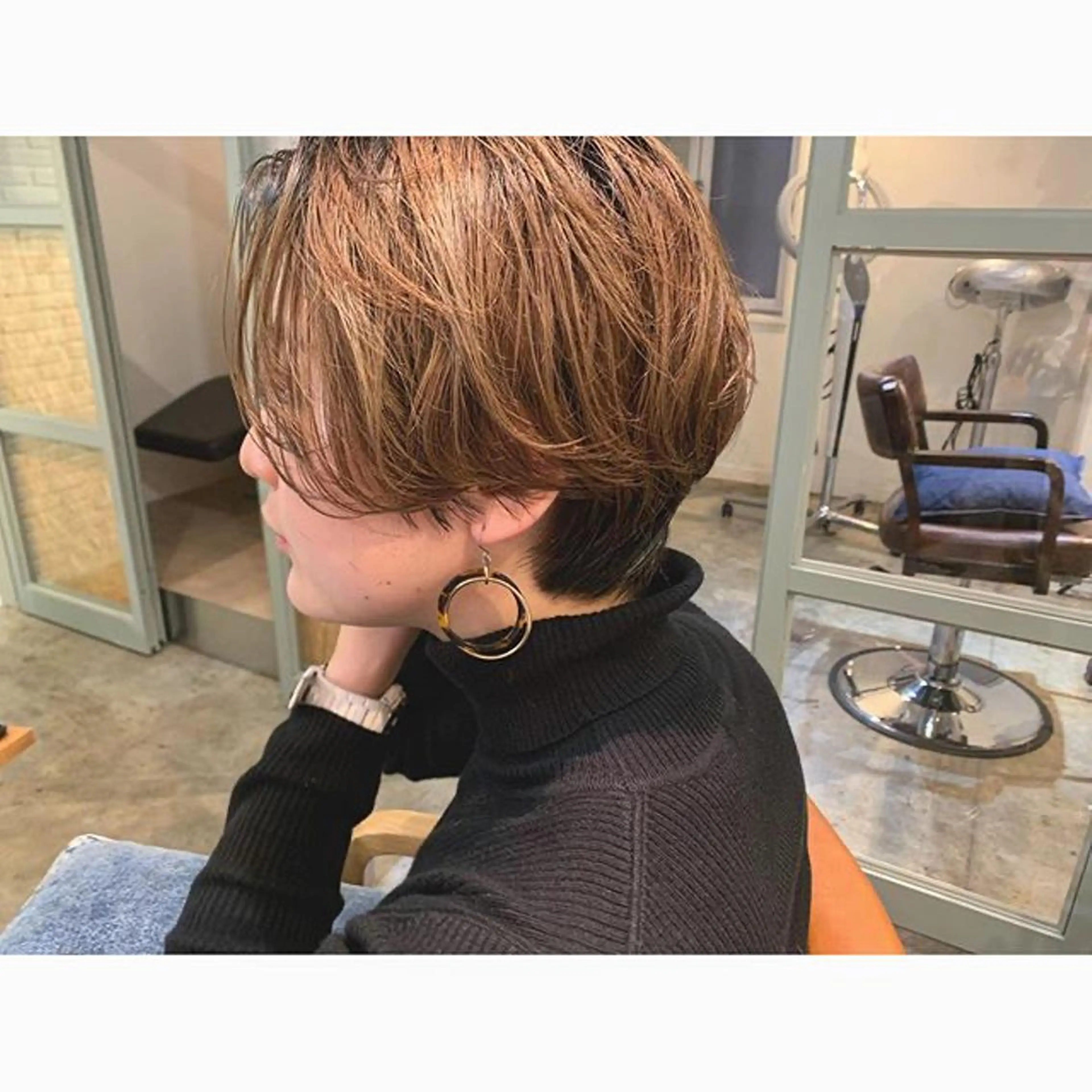 ミディアム カラー ヘアアレンジ アディクシーカラー バレイヤージュ ハイトーンカラー クオルシアカラー レイヤーカット newi 川崎店のヘアスタイル