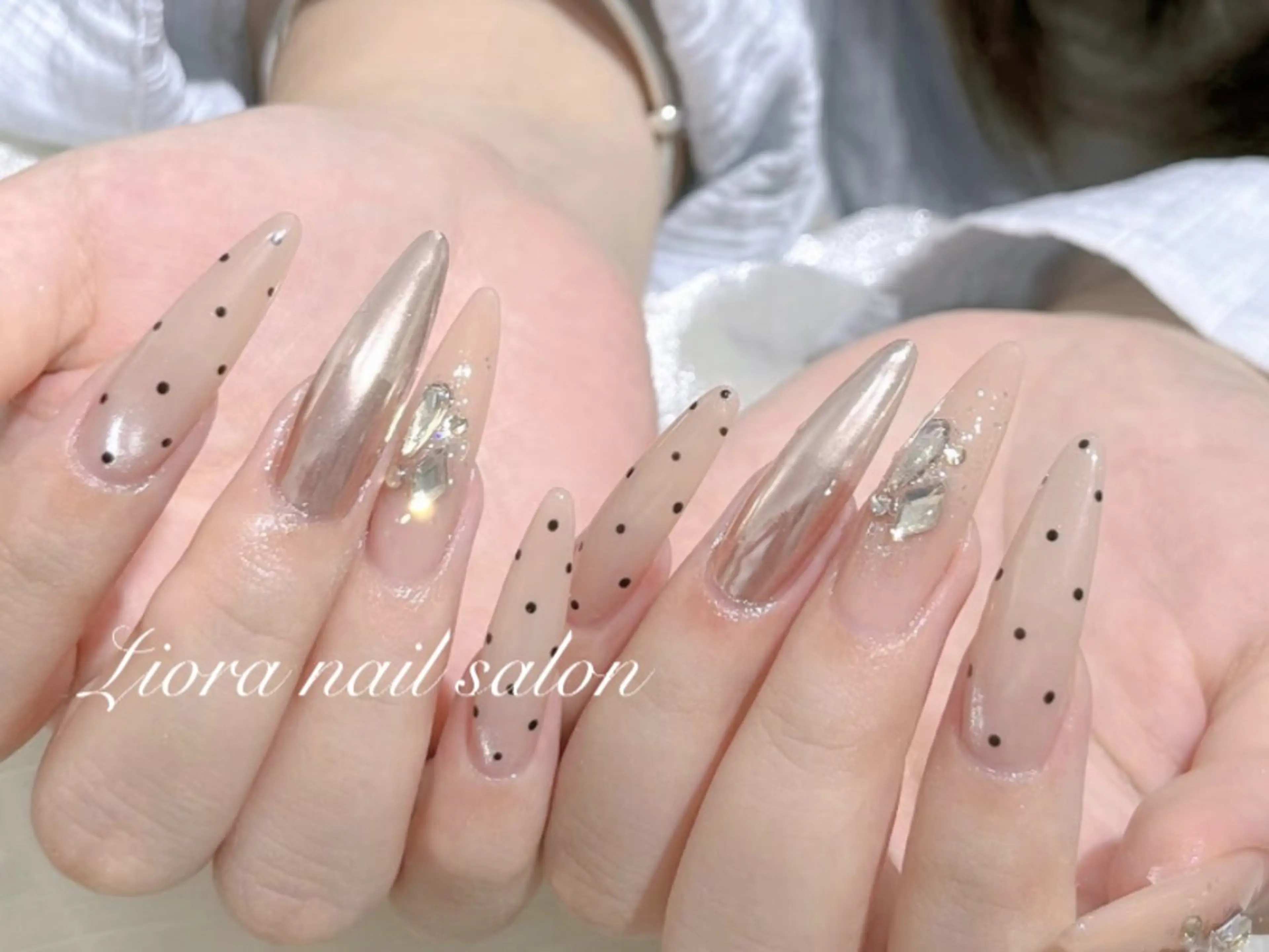ネイル フレンチネイル ジェルネイル ガーリー グラデーション キラキラネイル ハンドネイル Liora nail スカルプ専門店のネイルデザイン