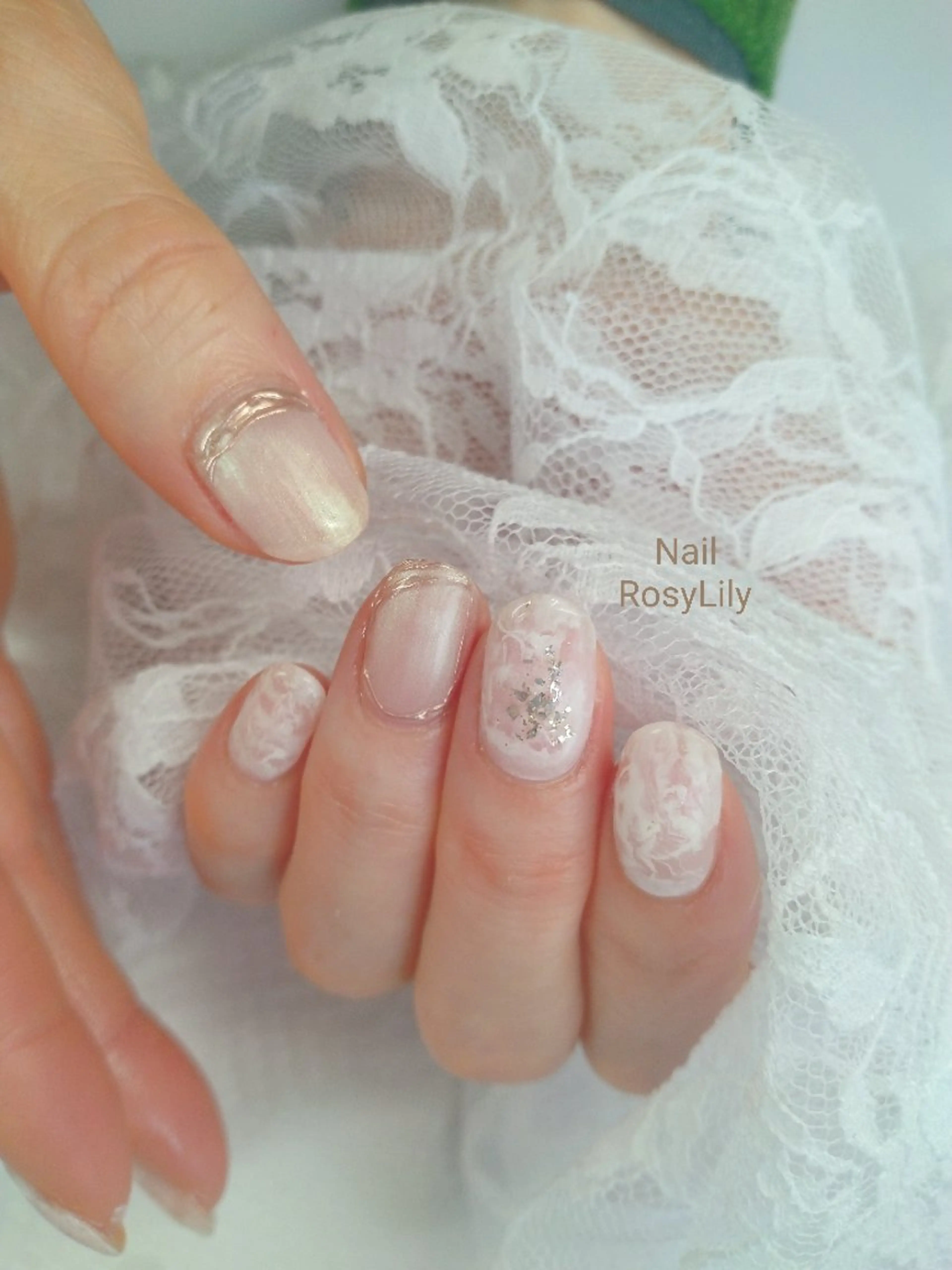 ネイル ミラーネイル 持ち込み ホワイト プライベートサロン Rosy Lilyのネイルデザイン