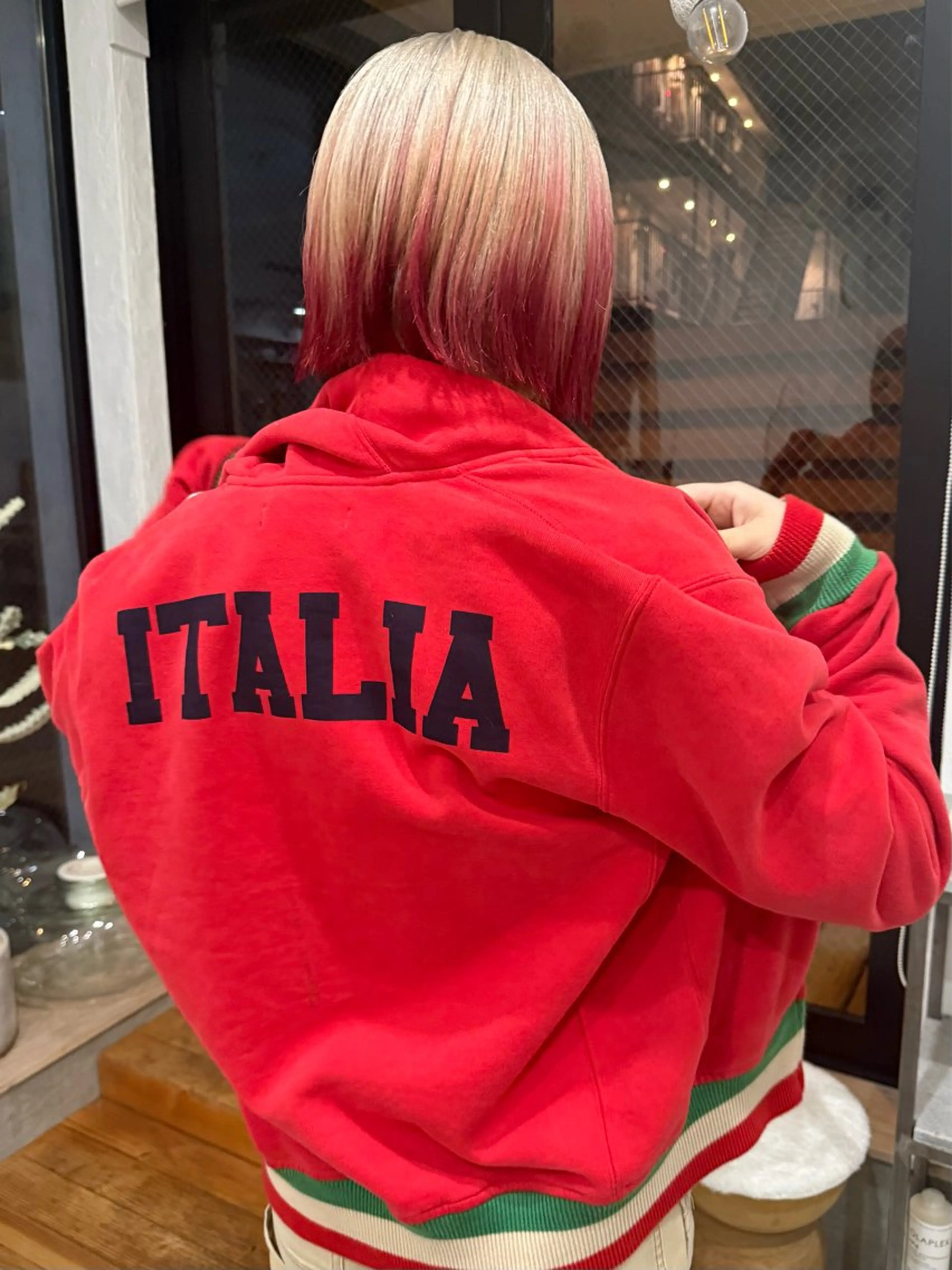 ショート ヘアカラー イシイ モエカのヘアスタイル