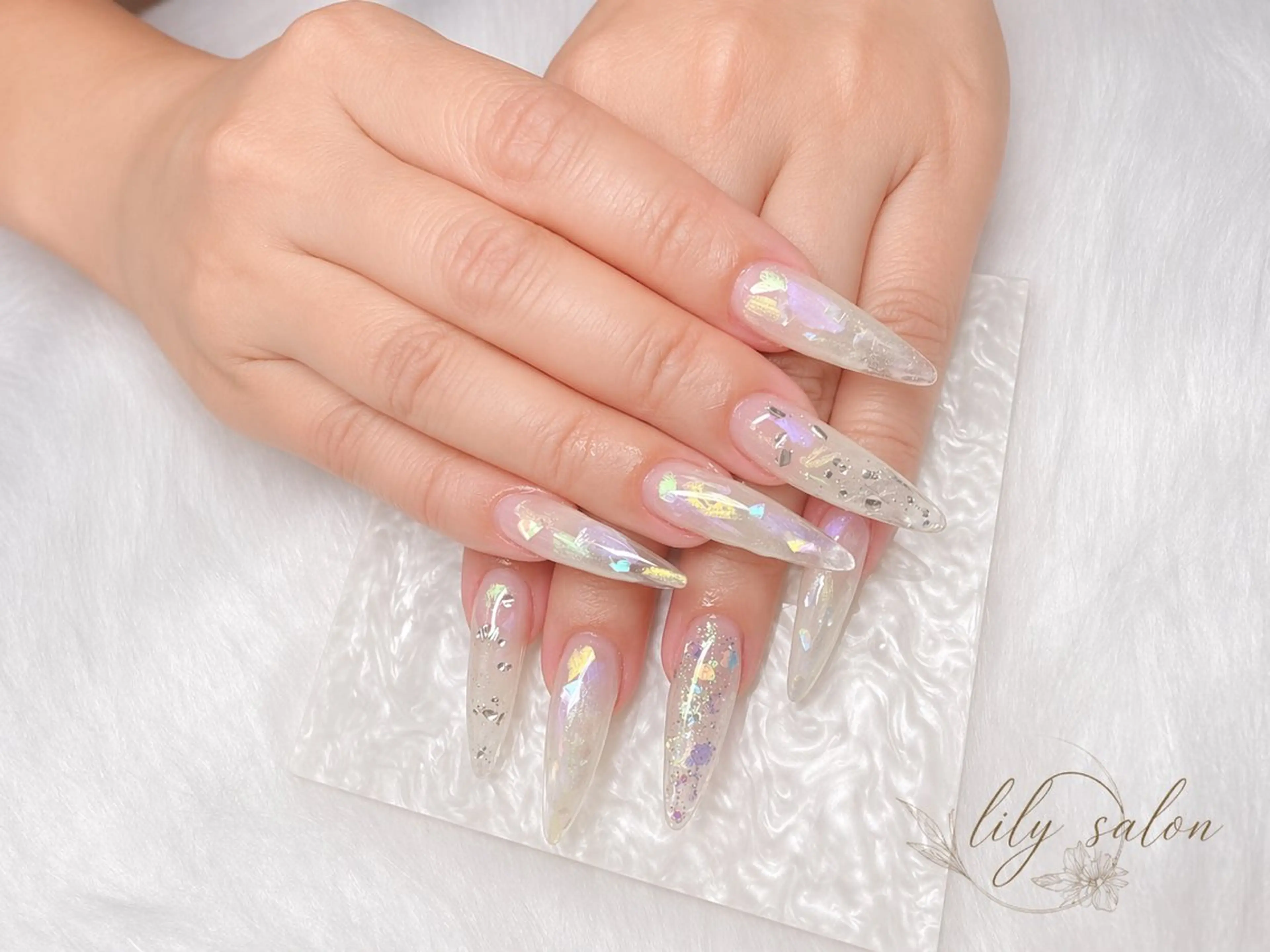 ネイル オーロラネイル 長さ出し キラキラネイル 持ち込み シンプルネイル lily salonのネイルデザイン