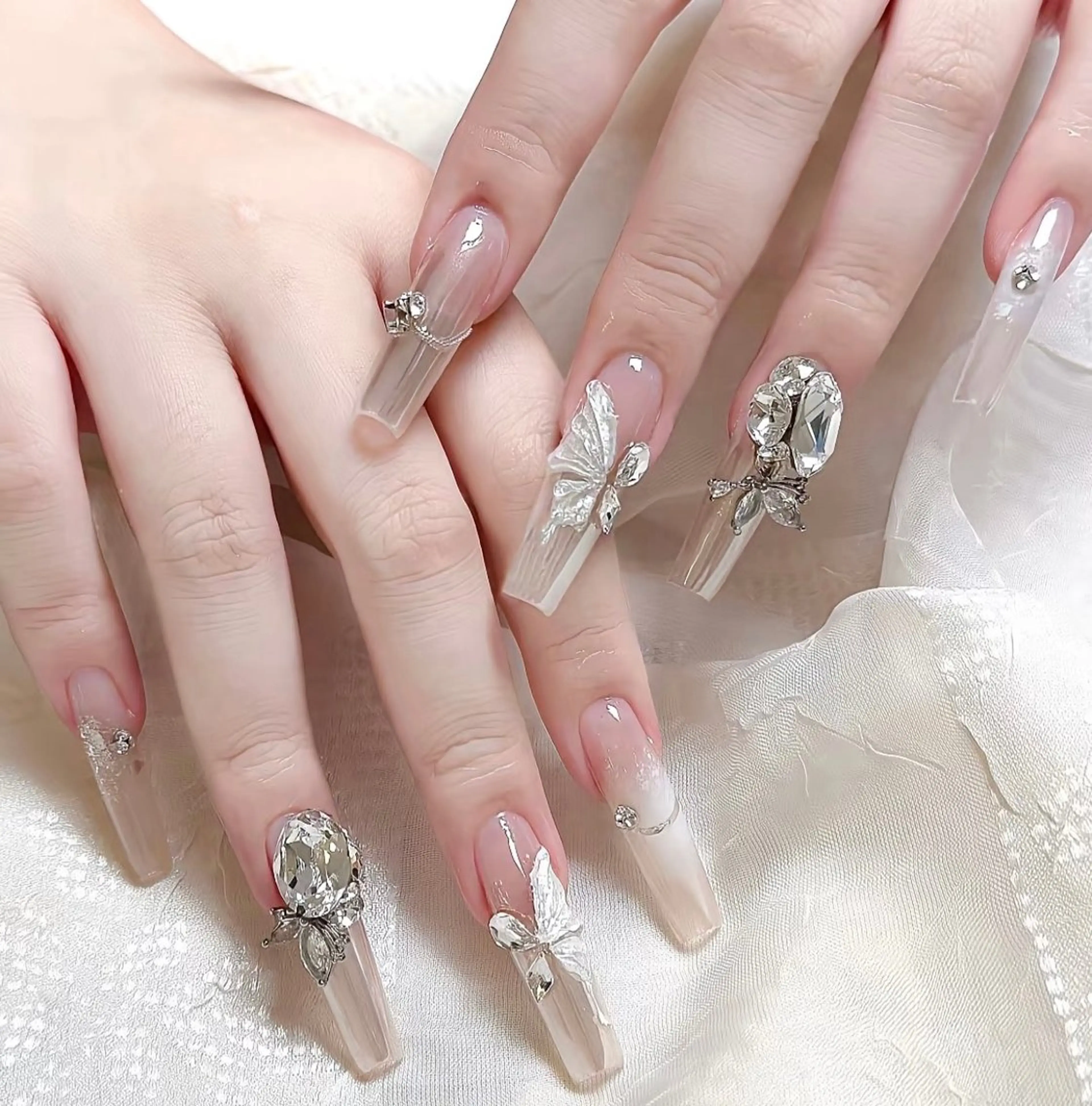 ネイル フレンチネイル ジェルネイル ガーリー グラデーション キラキラネイル ハンドネイル Liora nail スカルプ専門店のネイルデザイン