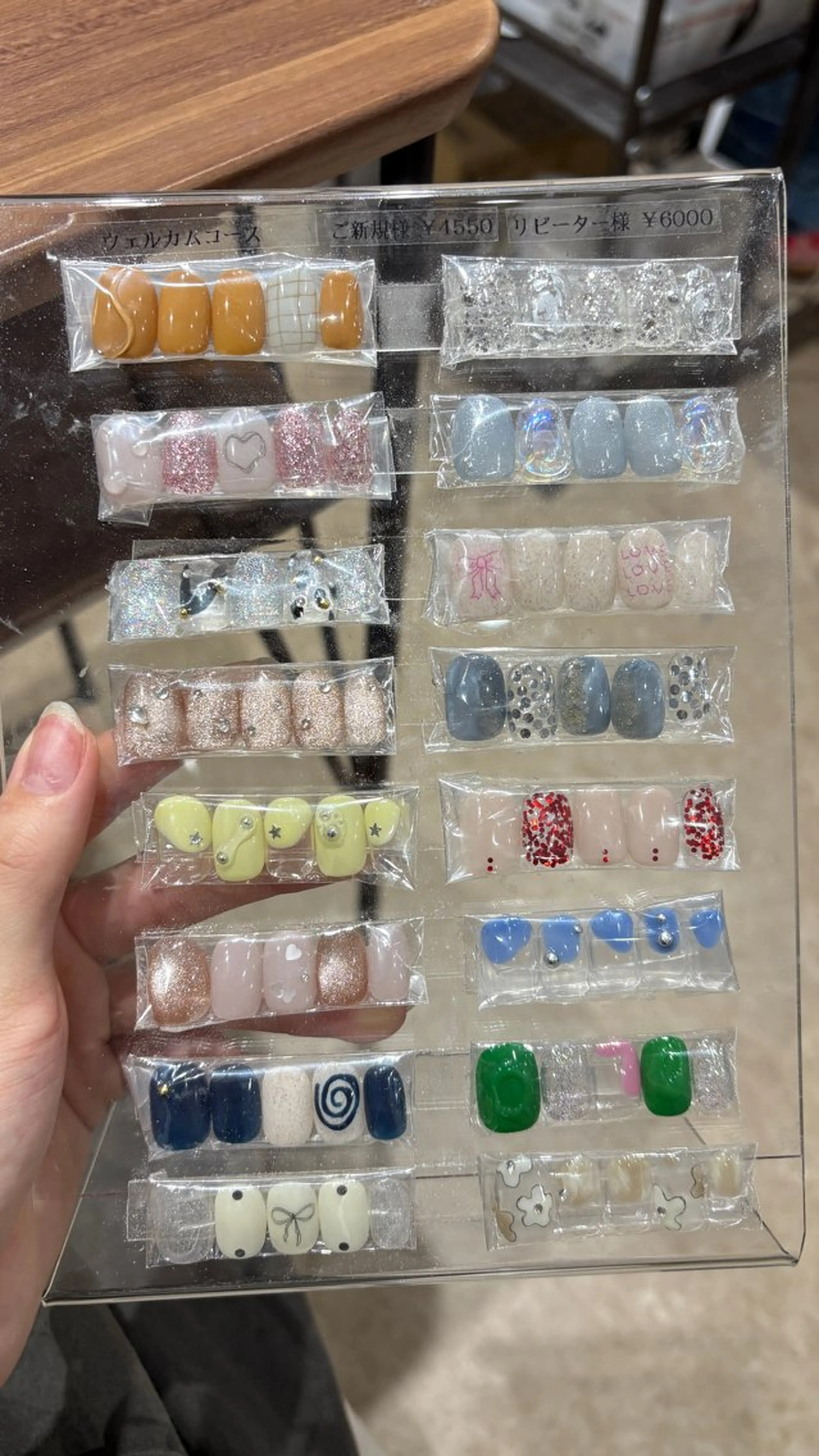 ネイル AKAHOSHI . Rのネイルデザイン