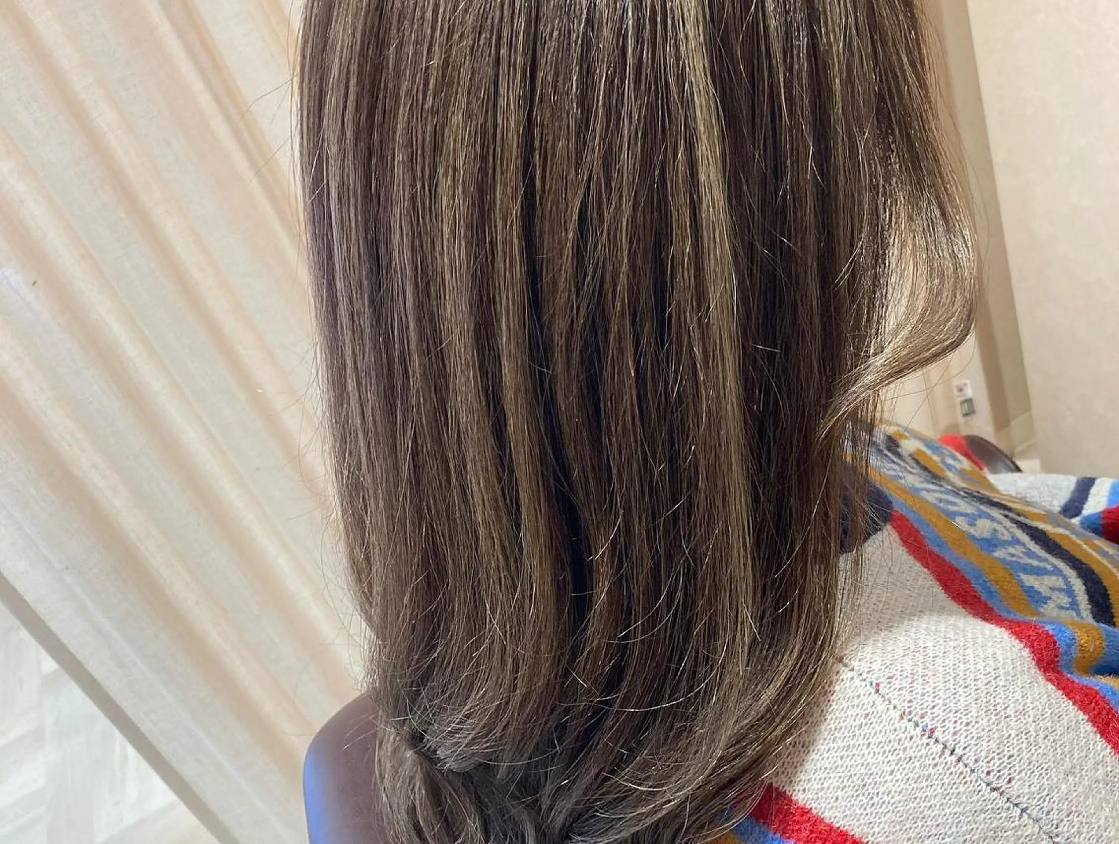 カラー ベージュカラー デザインカラー ハイライトカラー ミルクティーベージュ 髪質改善/透明感 カラー/内藤有須加のヘアスタイル