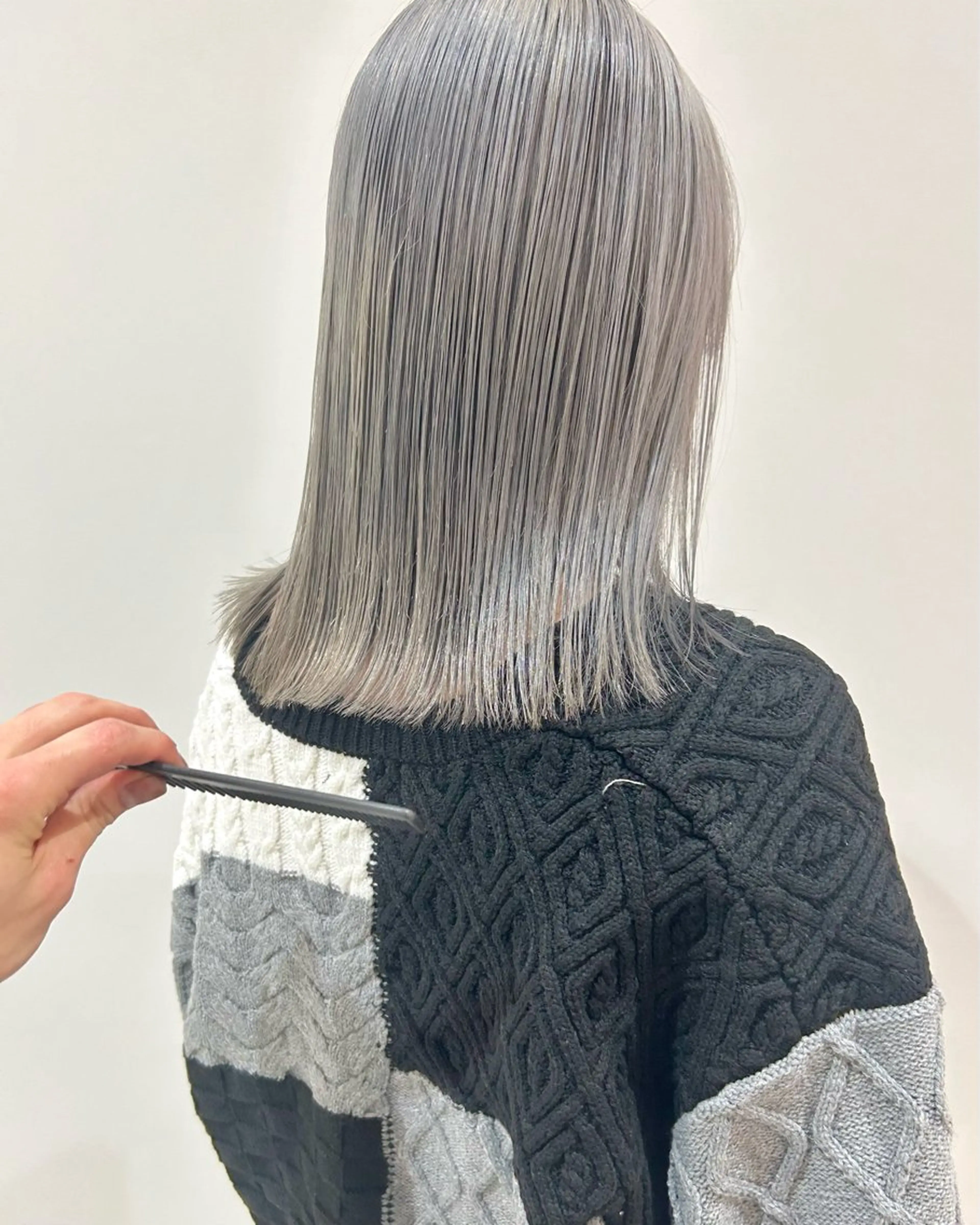 ミディアム カラー シルバー カット ヘアカラー トリートメント ハイトーン/ブリーチ 似合せカット/パーマのヘアスタイル