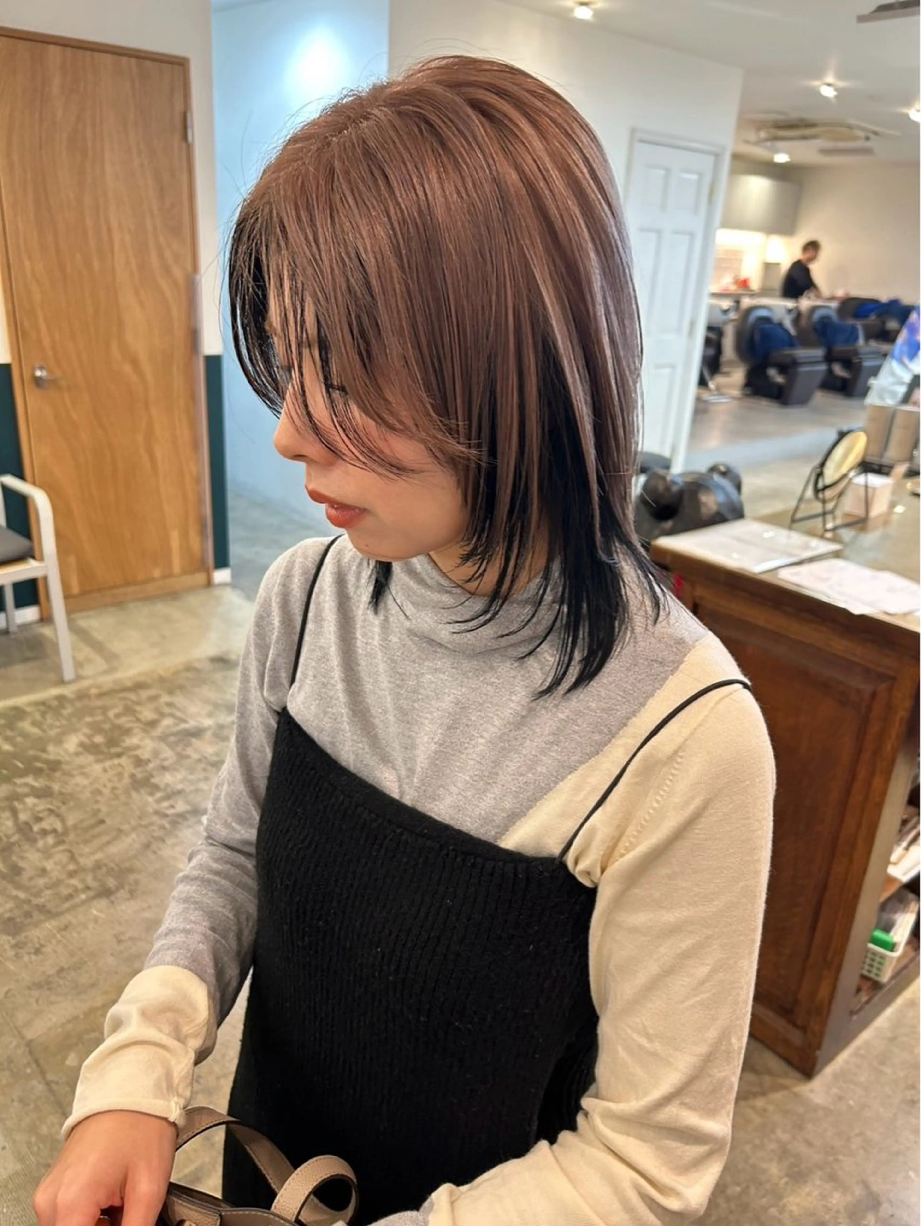 ミディアム 顔まわりレイヤー レイヤーカット 大川 麻尋のヘアスタイル