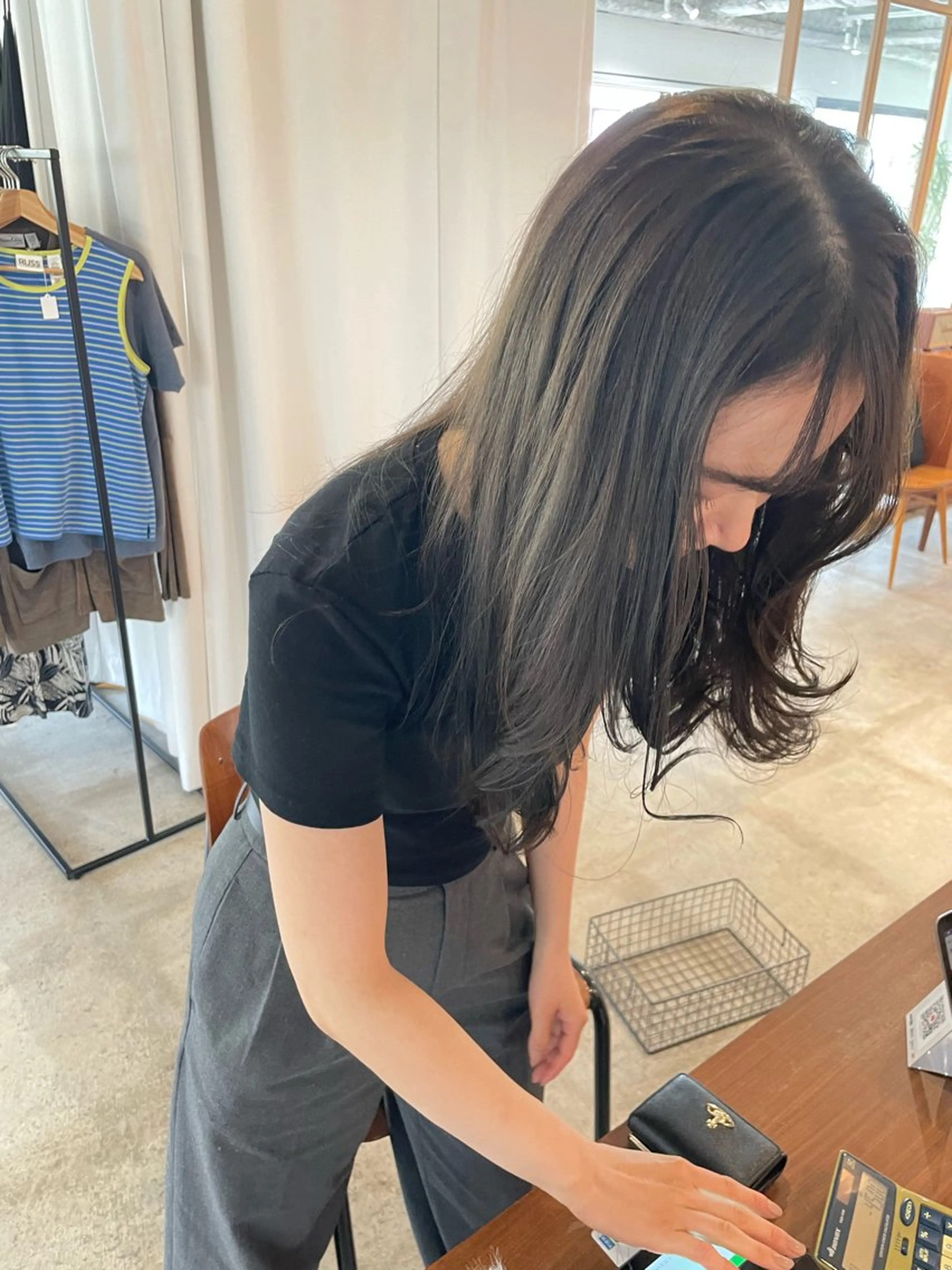 ミディアム カラー ブリーチ ブリーチなしカラー オリーブグレー カット ヘアカラー Takuma Suzuki中目黒のヘアスタイル