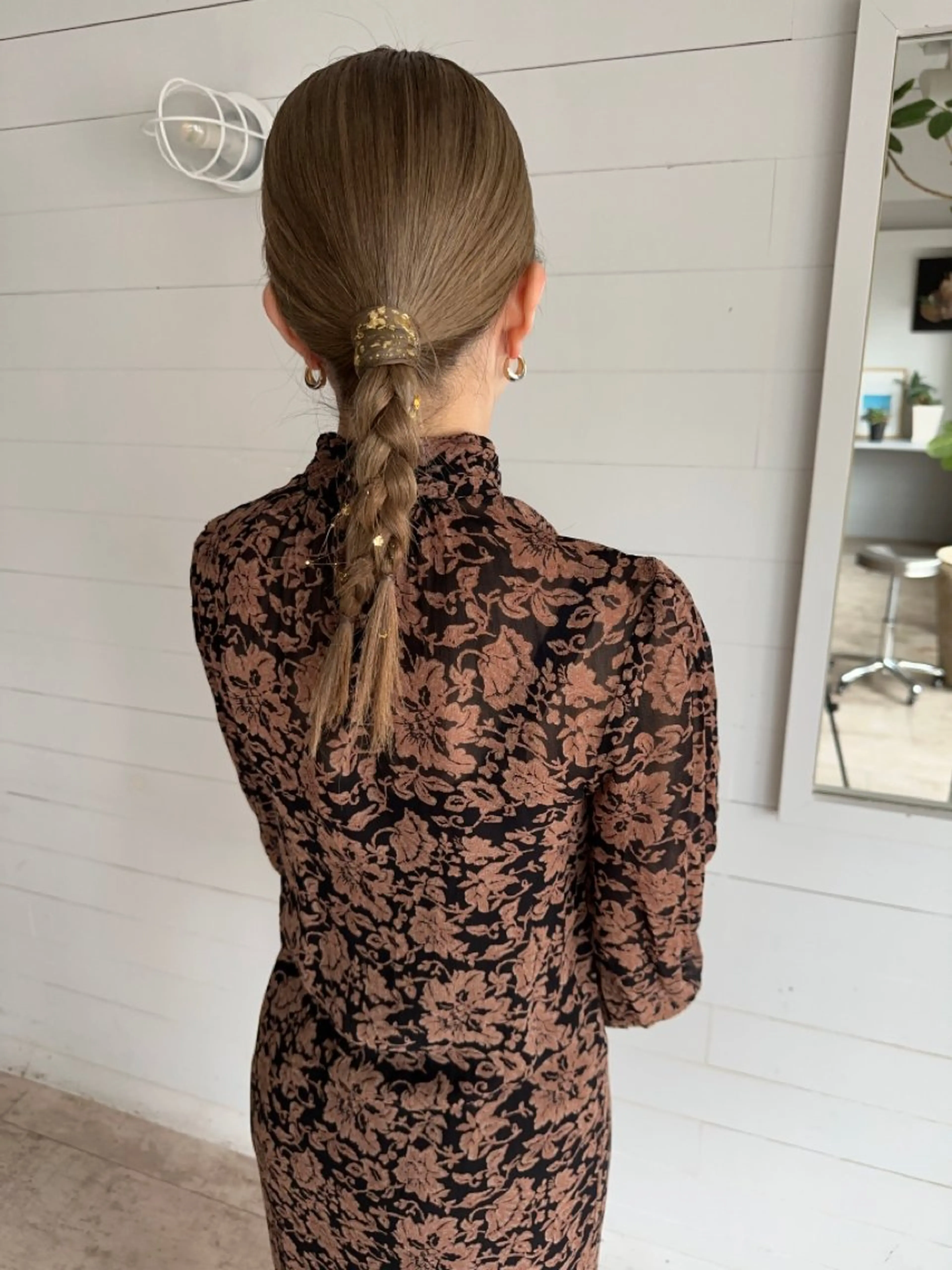 セミロング 宮﨑 あかねのヘアスタイル