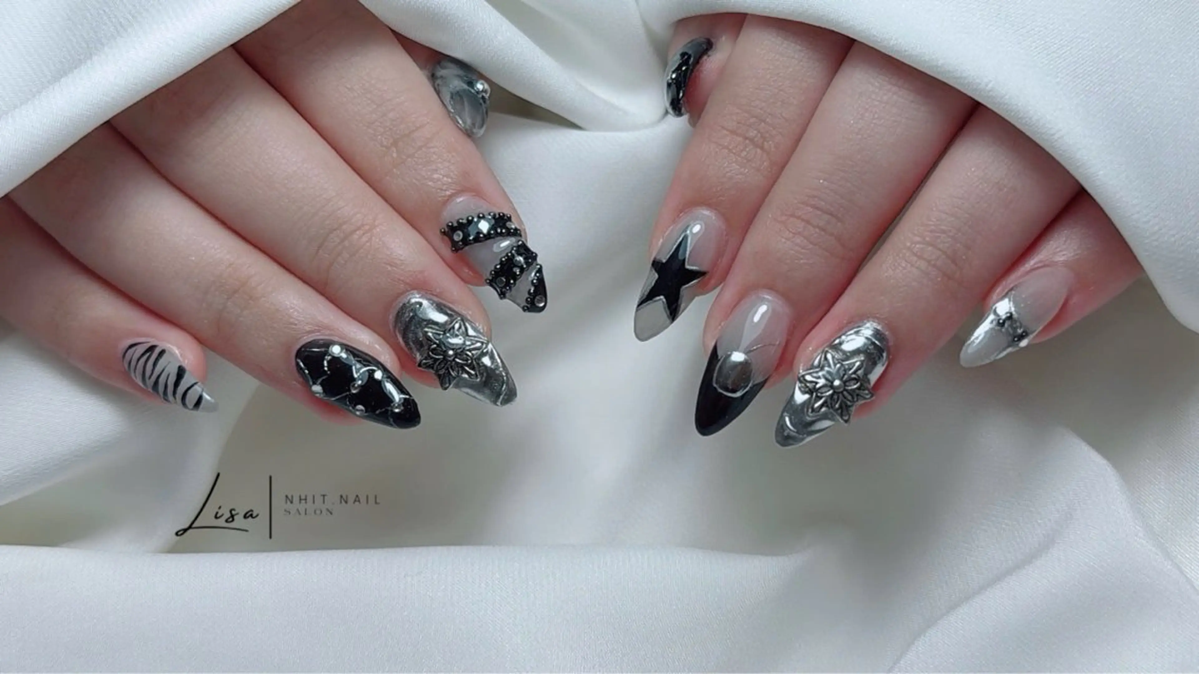 ネイル Nhit Nailsのネイルデザイン