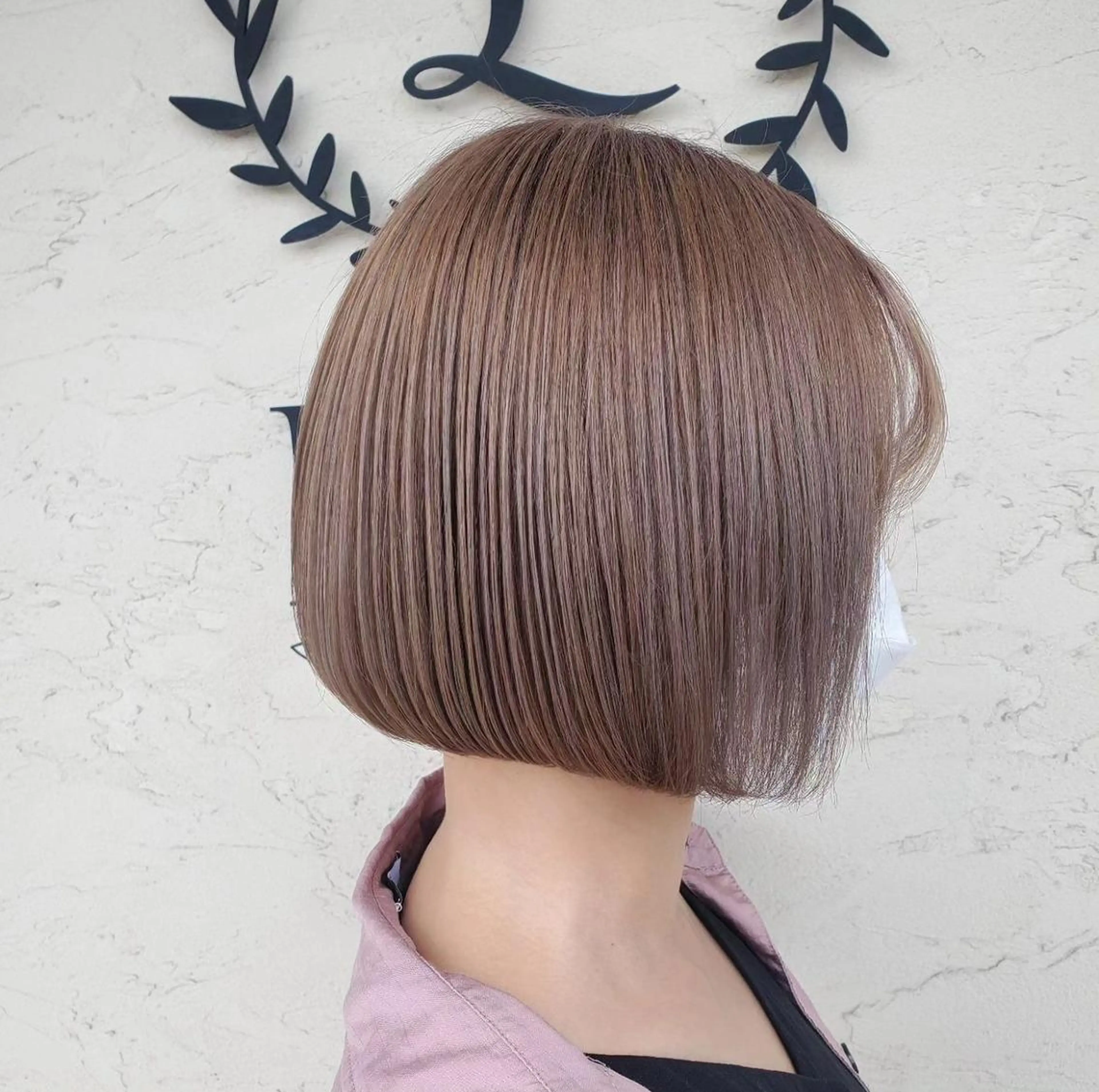 ショート カラー ベージュカラー ブリーチ ミルクティーベージュ ヘアカラー 中谷　千鶴 ◎ブリーチカラー得意のヘアスタイル