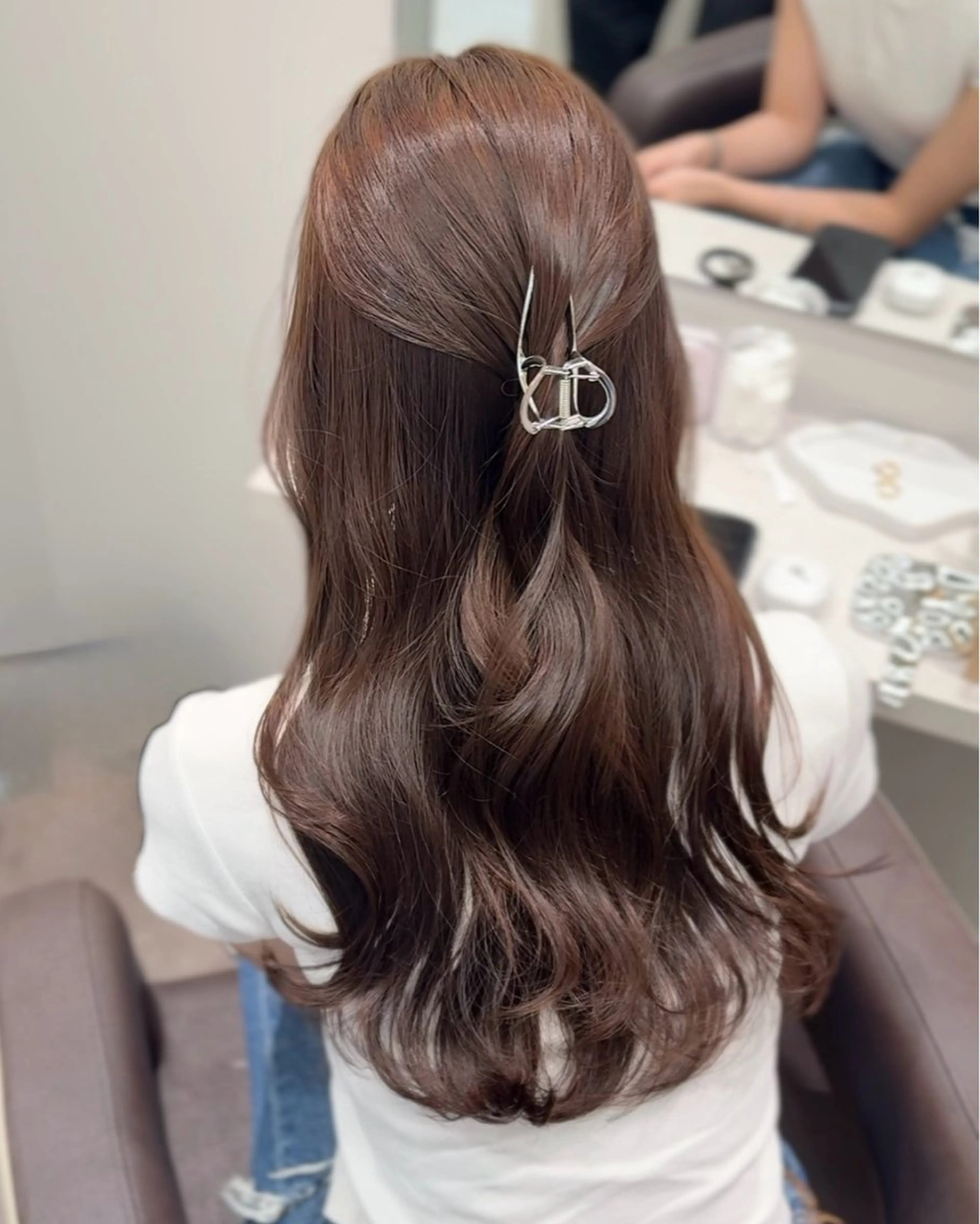 セミロング カラー ベージュカラー ブリーチ ダブルカラー ヘーゼル ブリーチなしカラー 四宮 ユウカのヘアスタイル