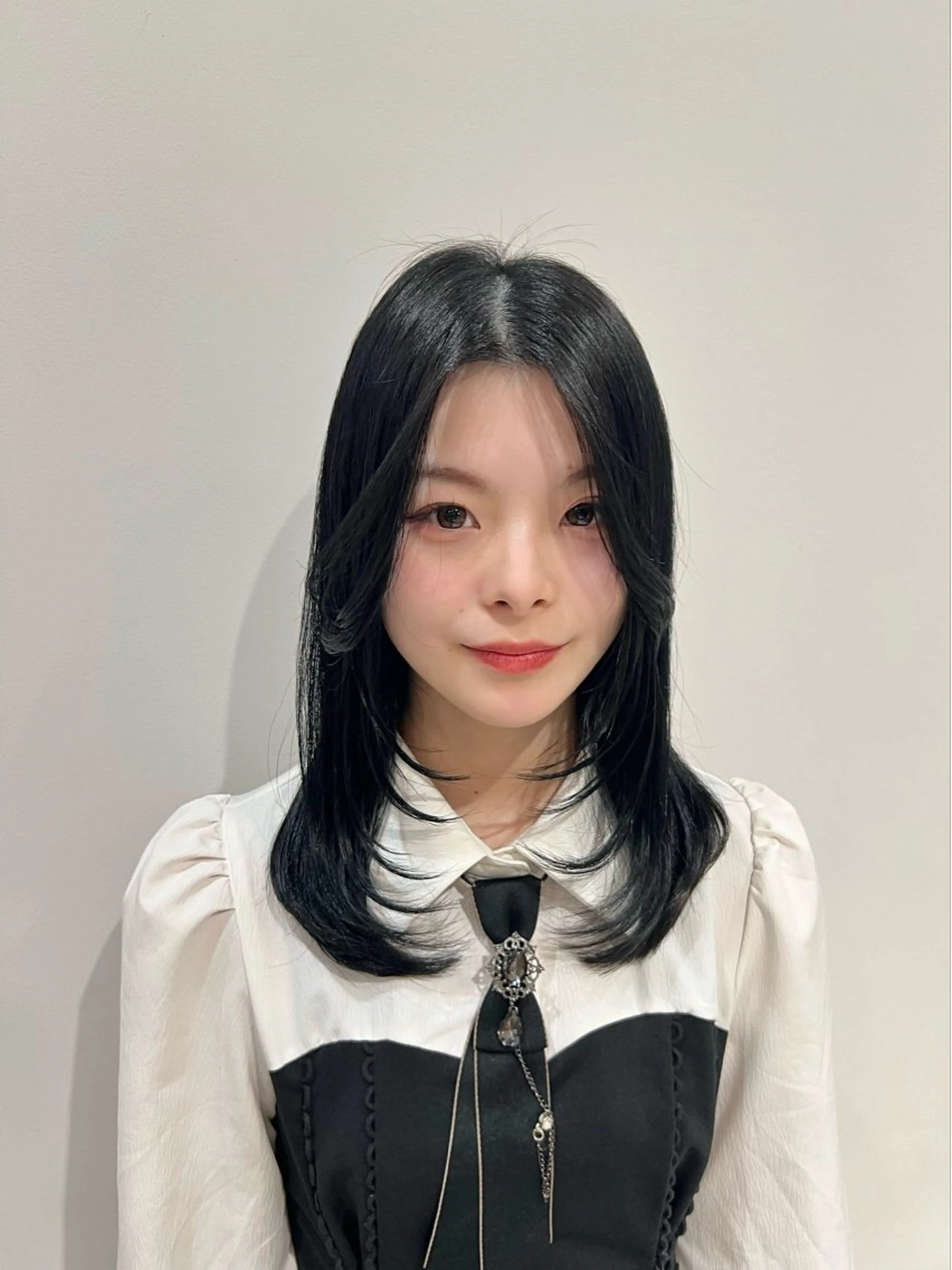 ミディアム 顔まわりレイヤー レイヤーカット WATANABE MISAKIのヘアスタイル