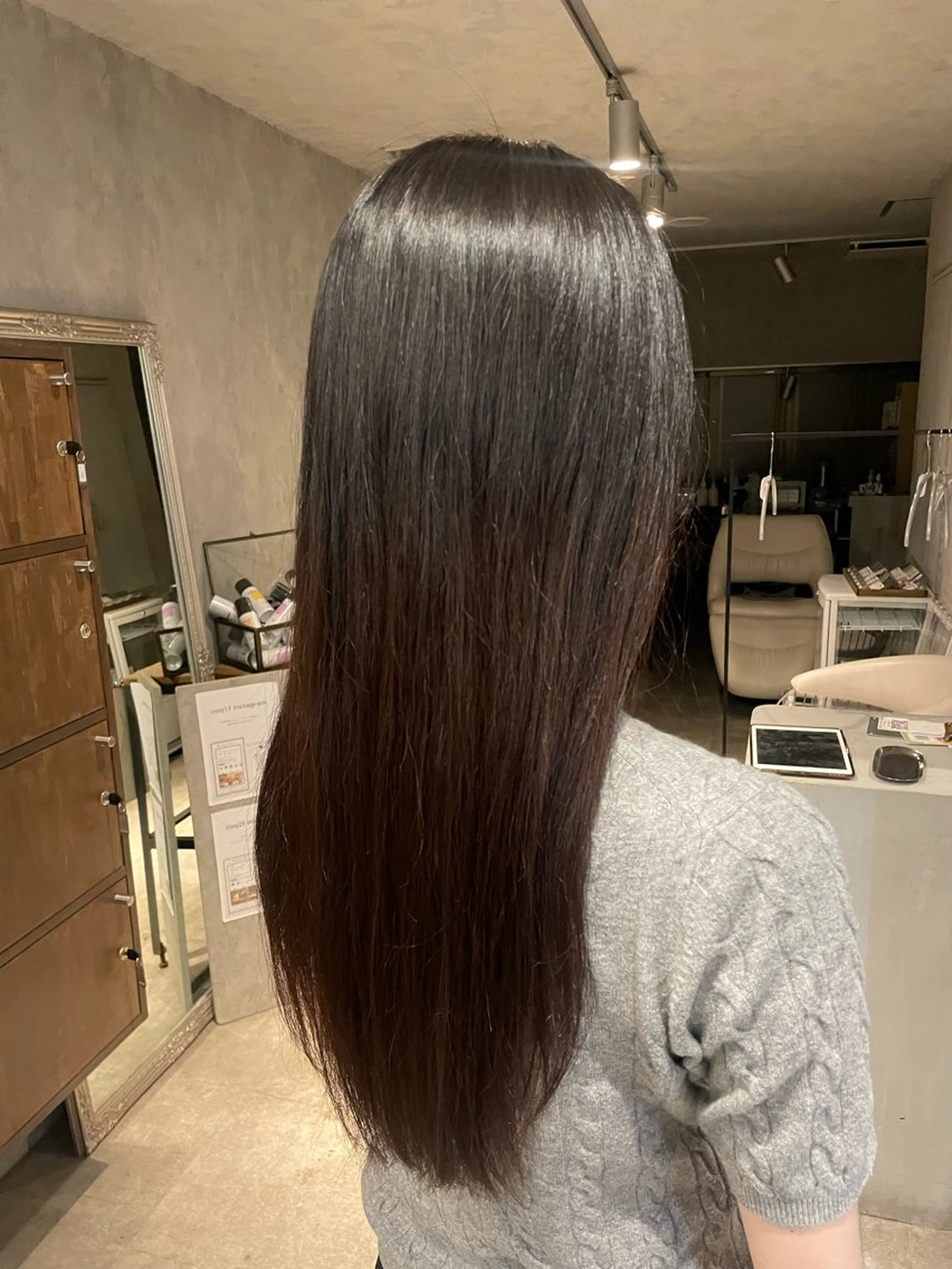 ロング 岩渕 春菜のヘアスタイル