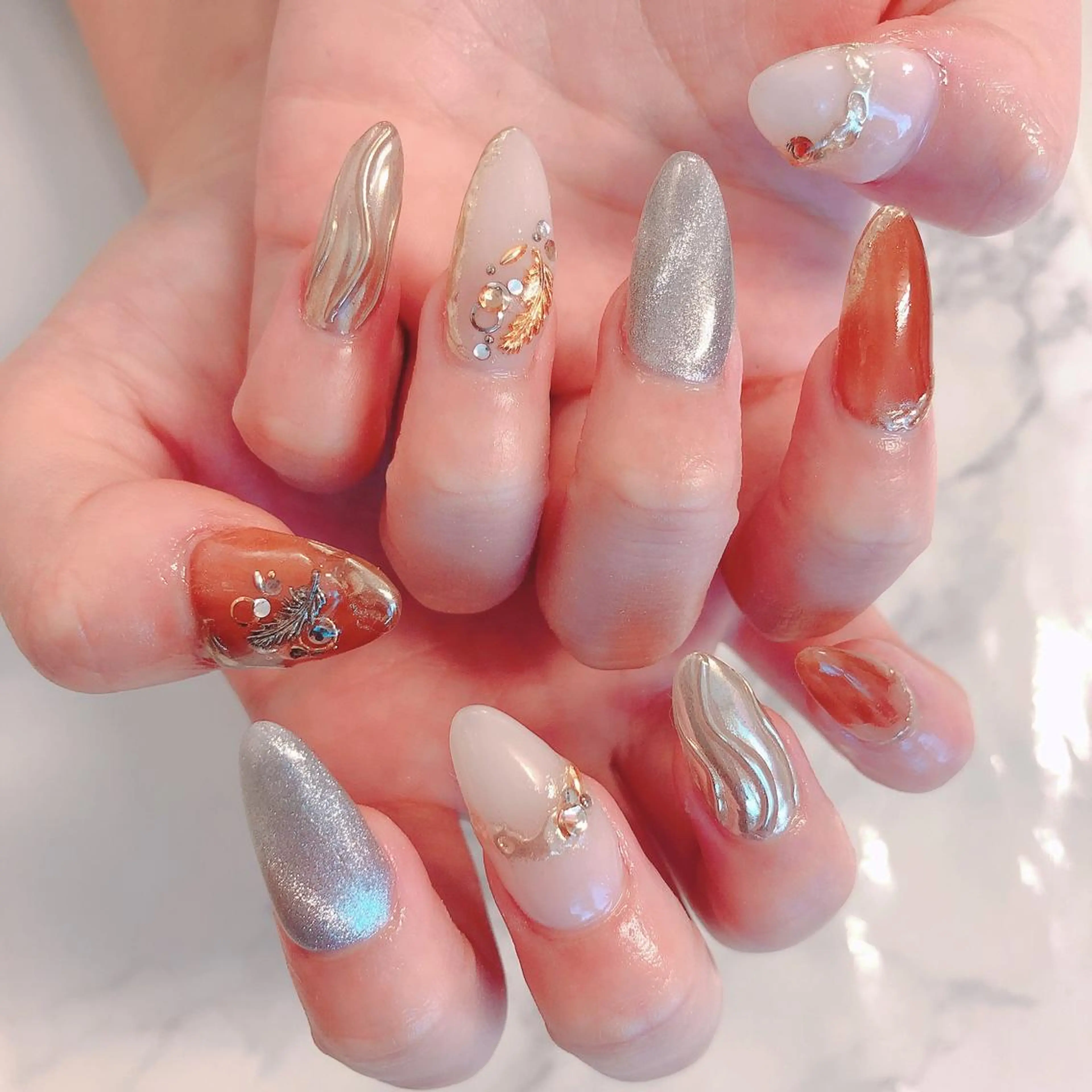 ネイル アートネイル ブラウン ゴールド ミラーネイル ニュアンスネイル ono megumiのネイルデザイン