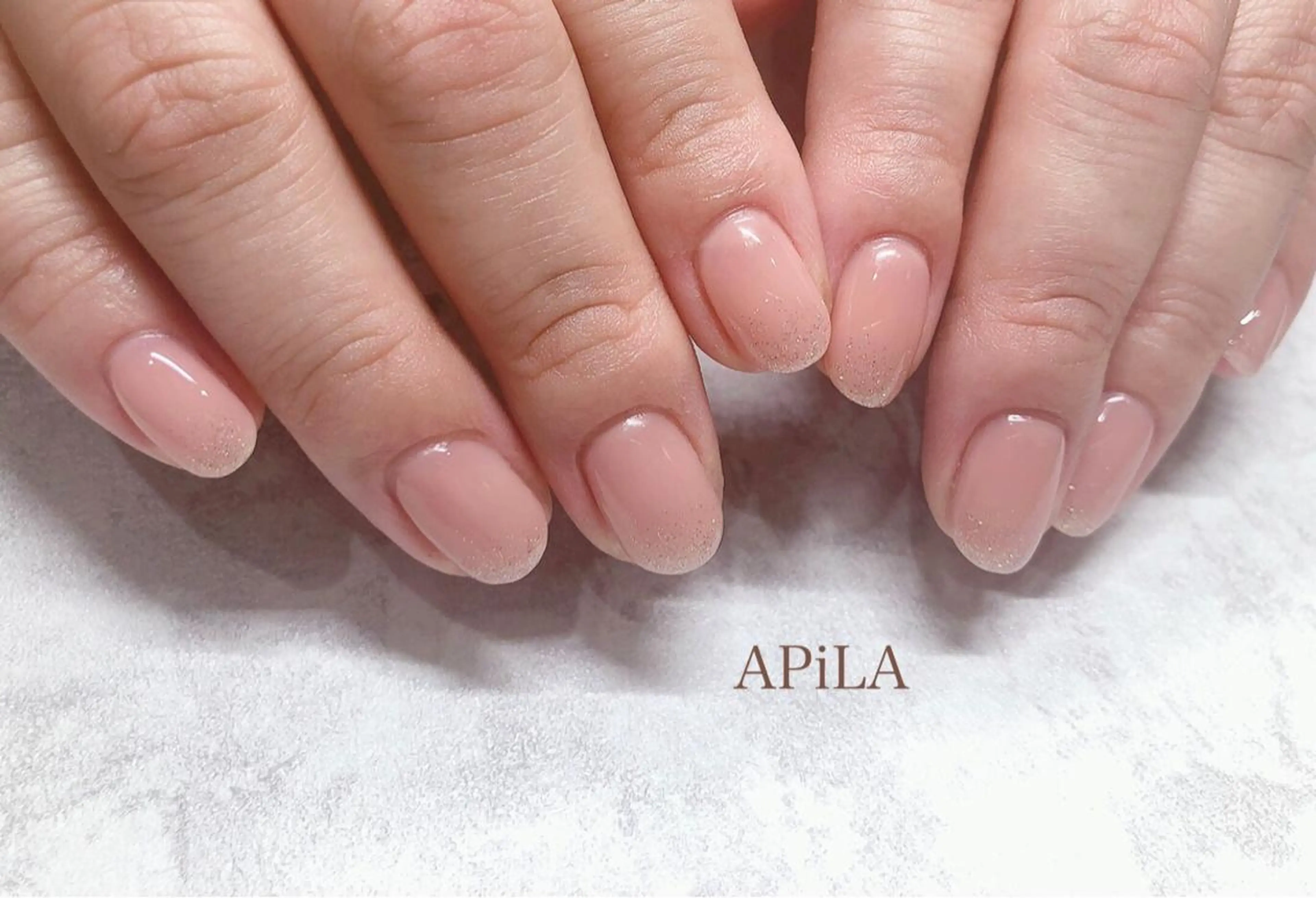 ネイル ラメ(グリッター) シンプルネイル APiLA 甲斐田のネイルデザイン
