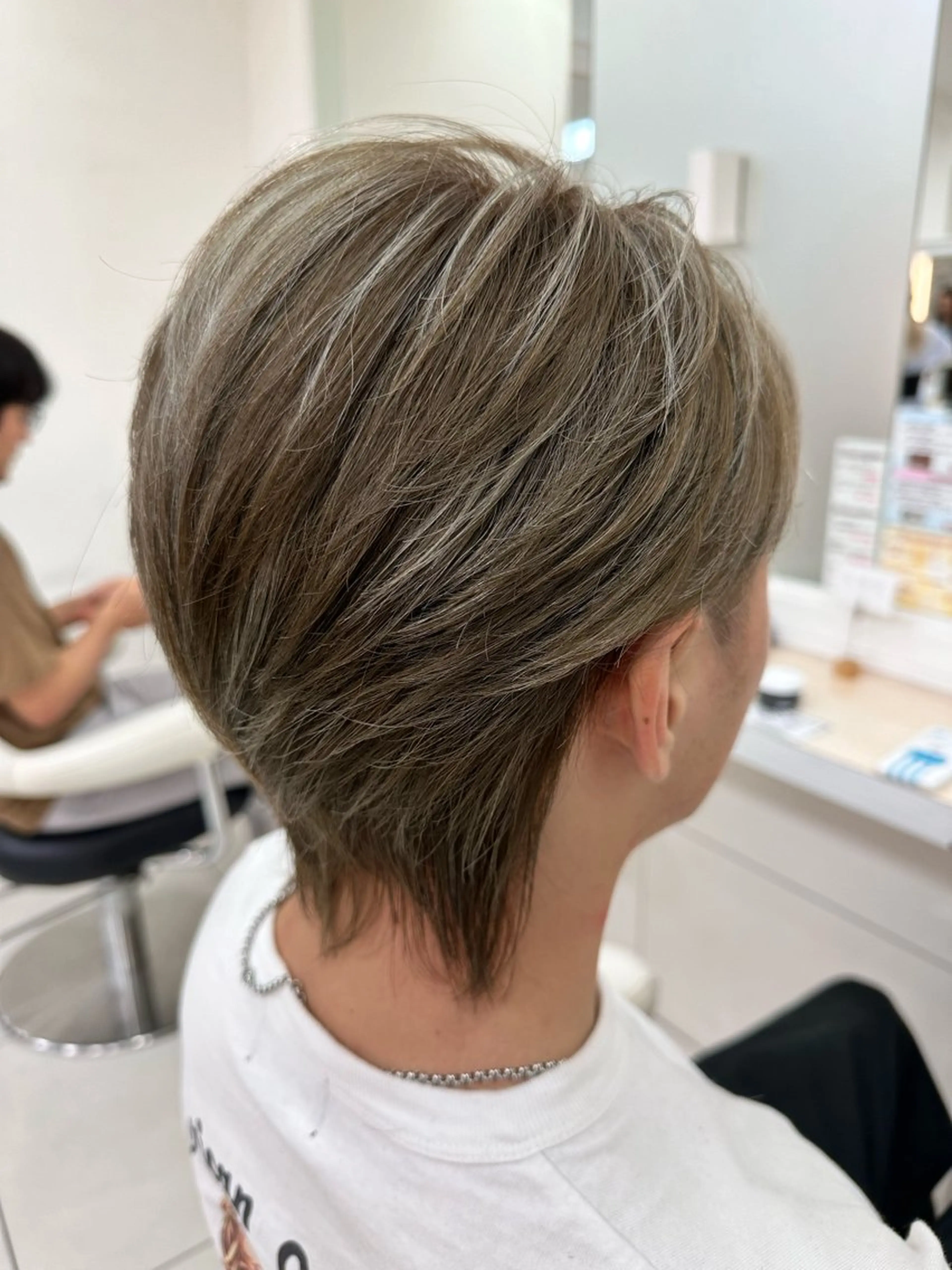 カラー ブラウンカラー カット ヘアカラー 伊佐 愛のヘアスタイル