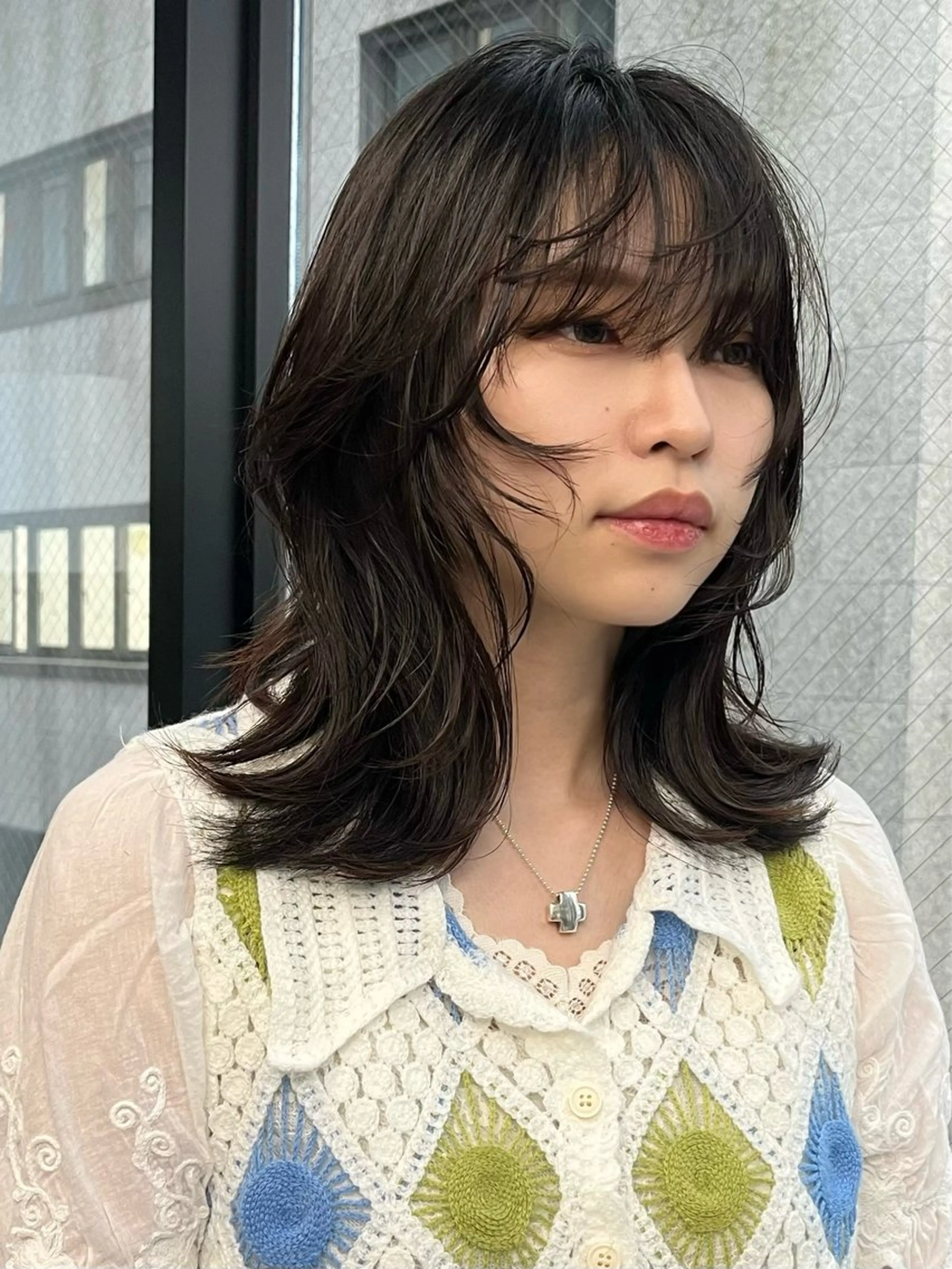 セミロング カラー イツク ⚡️ ルーツ/ハイトーンのヘアスタイル