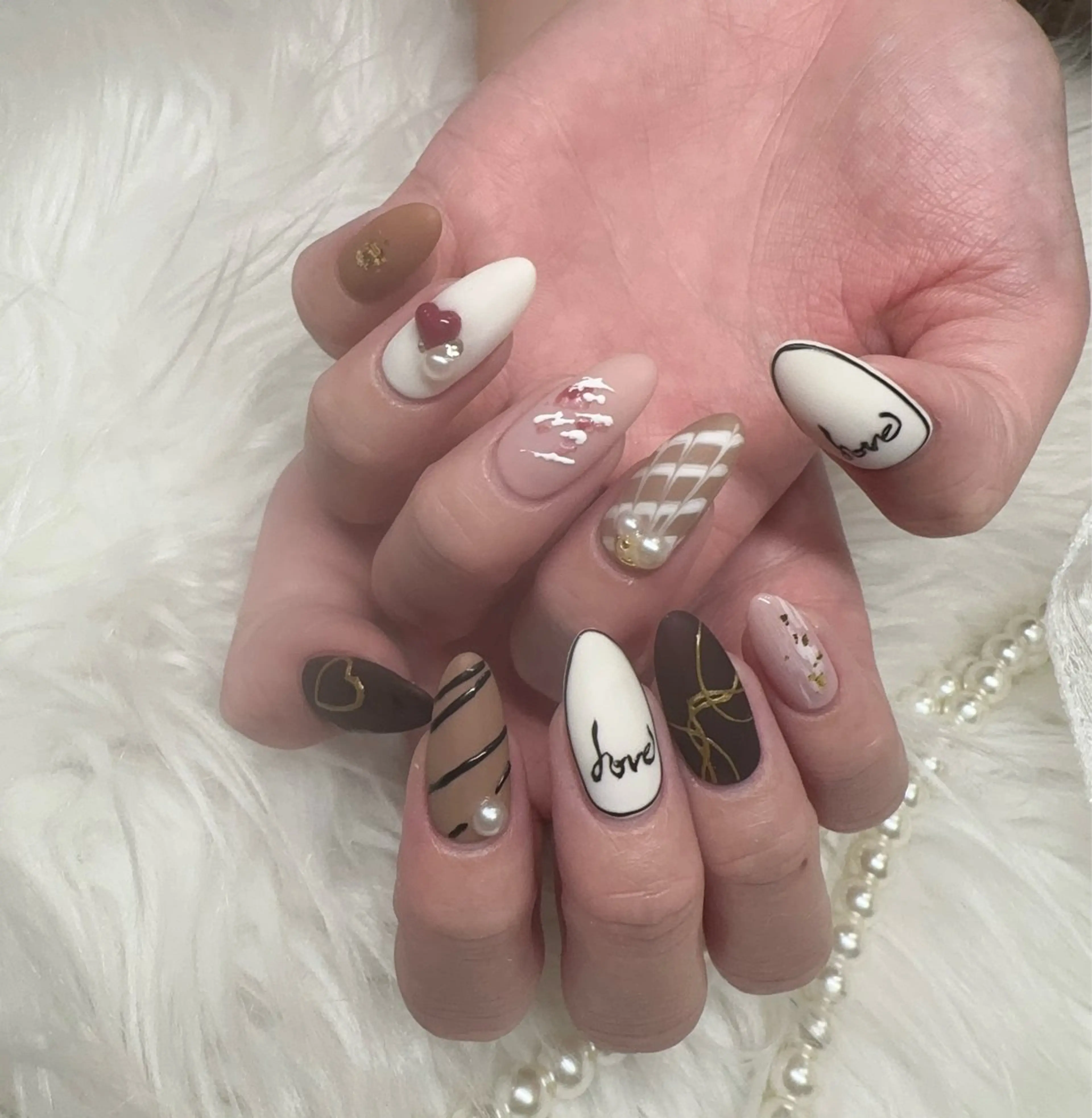 ネイル ハンドネイル &ME ネイルサロンのネイルデザイン