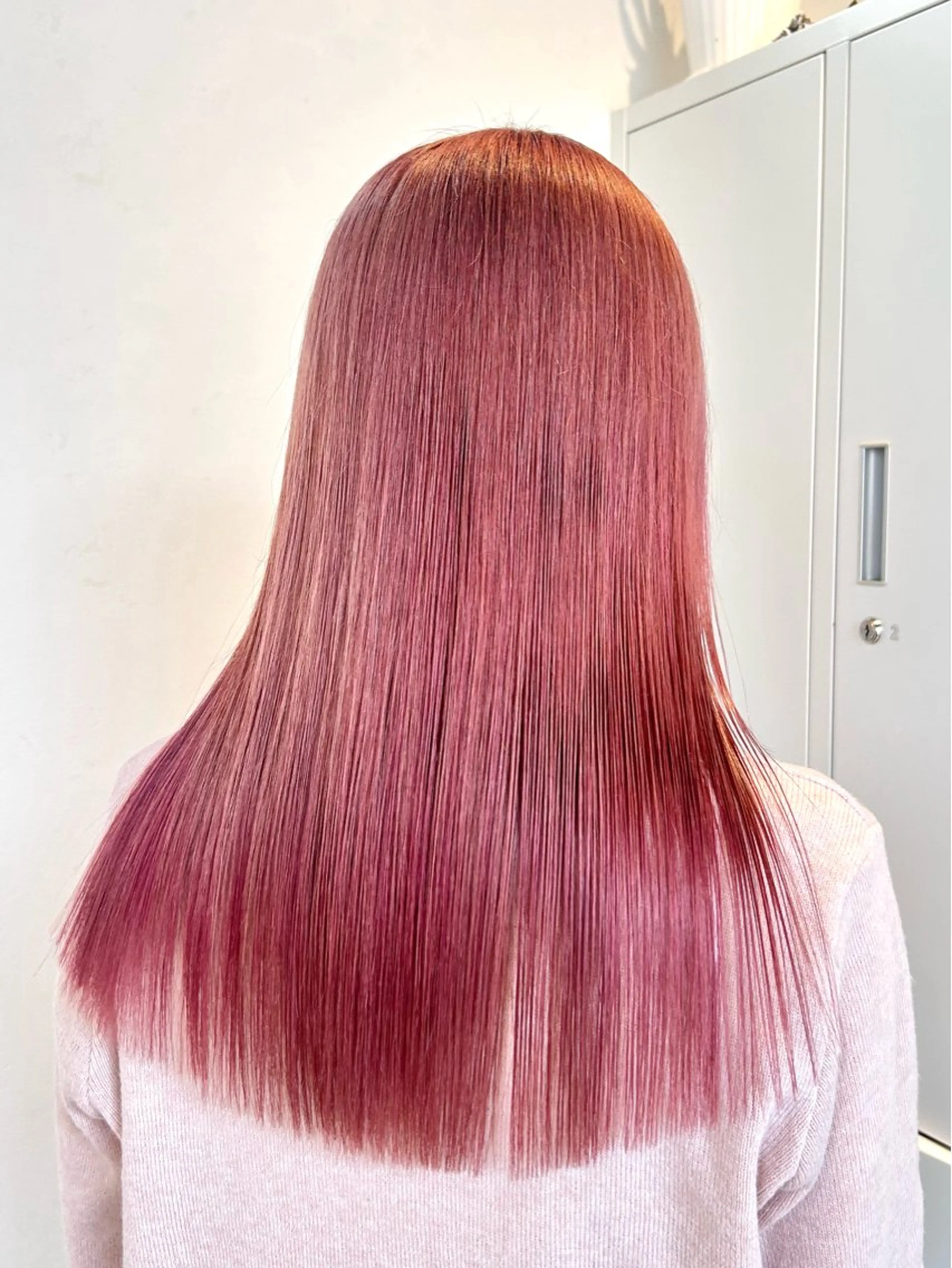 セミロング カラー ブリーチ ピンクカラー カット ヘアカラー トリートメント 艶カラー/レイヤー/ ハイトーン/まなみのヘアスタイル