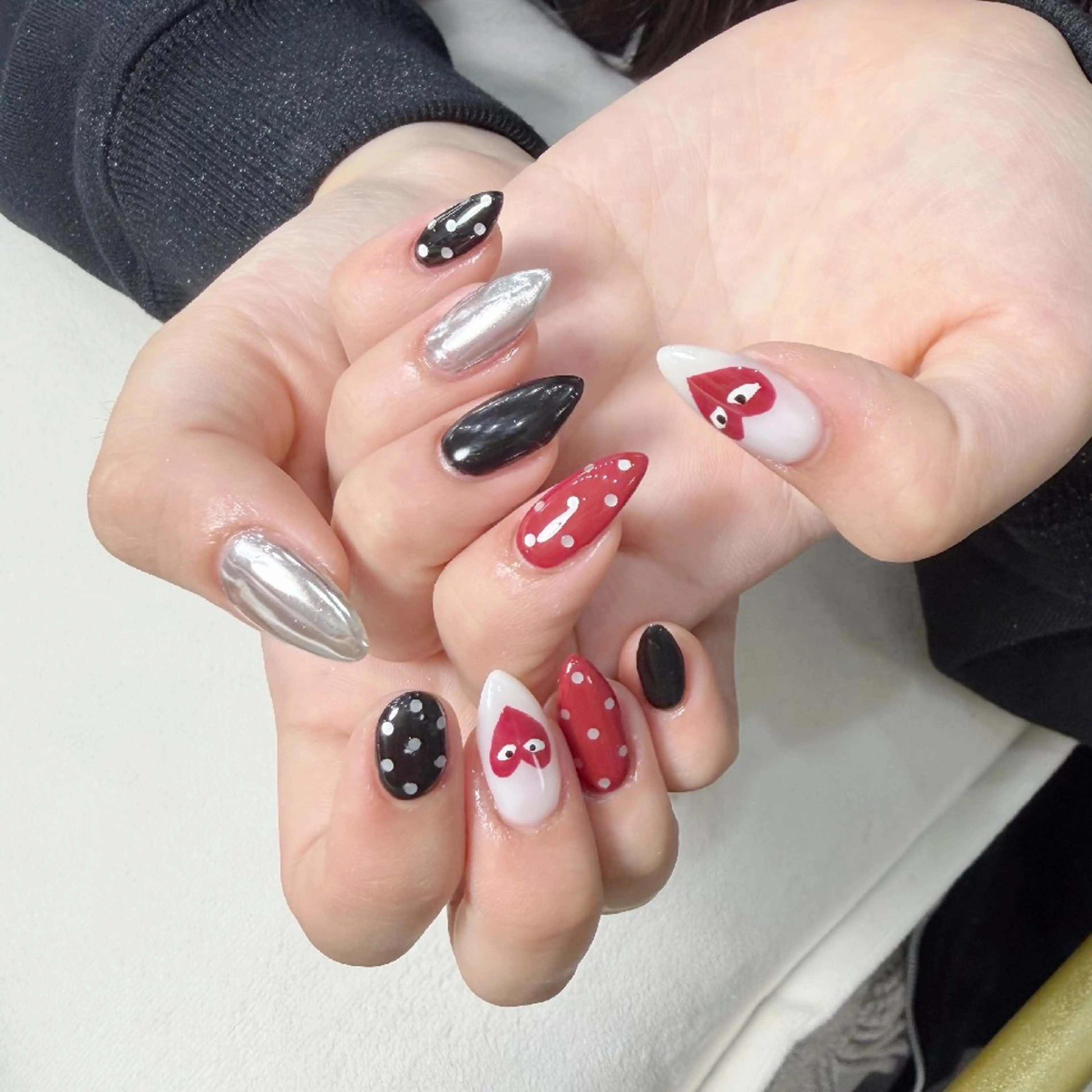 ネイル チークネイル フレンチネイル ジェルネイル ガーリー キラキラネイル ハンドネイル UM Nail Salonのネイルデザイン