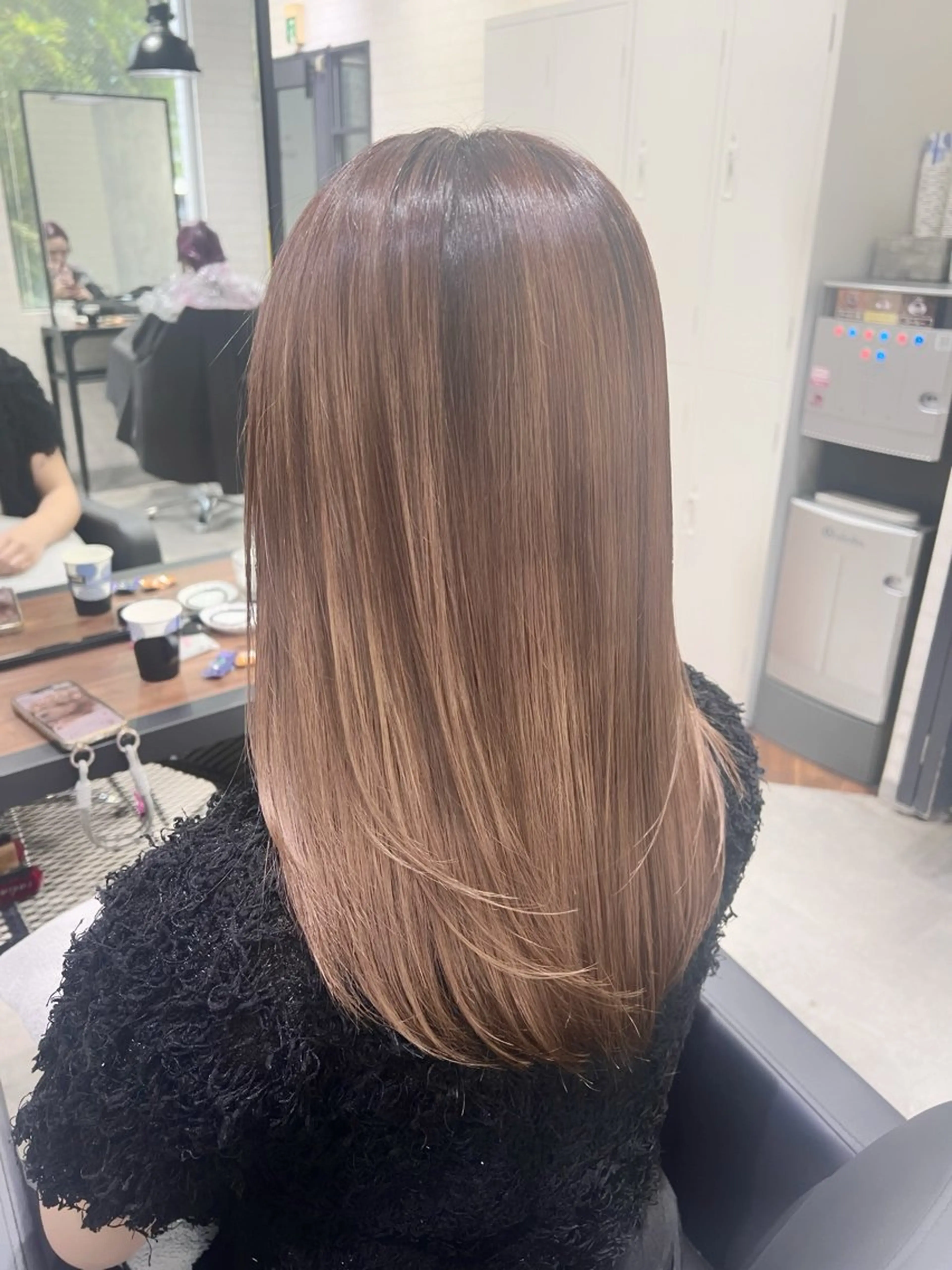 セミロング カラー ブリーチ ケアブリーチ グレージュ 顔周りカット ハッシュカット カット ヘアカラー トリートメント 🌿海山龍馬🌿前髪 /顔まわり/レイヤーのヘアスタイル