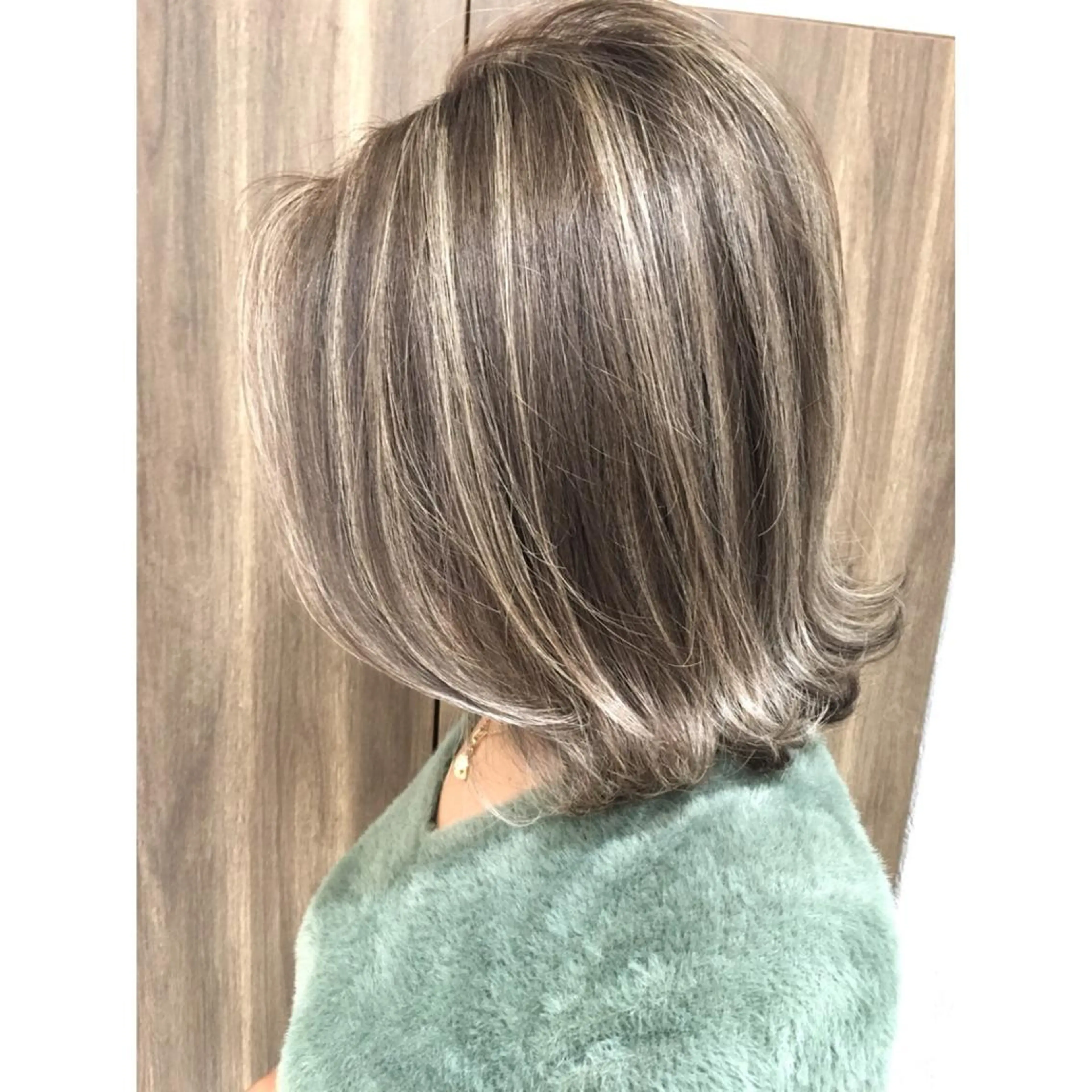 ショート カラー ベージュカラー ハイライトカラー 3Dハイライト ハイライト ヘアカラー トリートメント 井上 一平のヘアスタイル