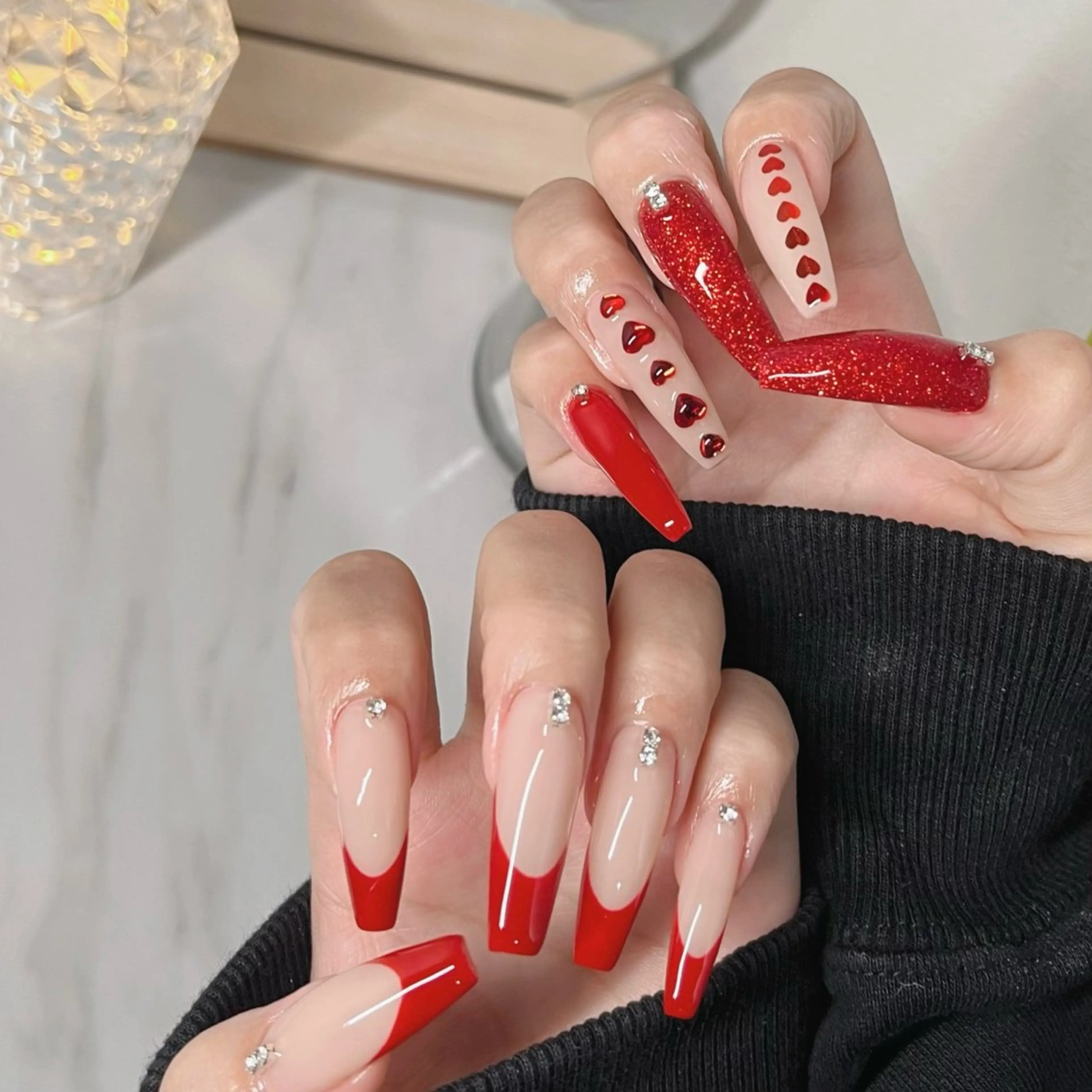 ネイル フットネイル フレンチネイル ジェルネイル ラメ(グリッター) ラメグラデーション ハンドネイル NEO Beauty Salon所属・𝐍𝐄𝐎 𝐉𝐔𝐑𝐈のネイルデザイン