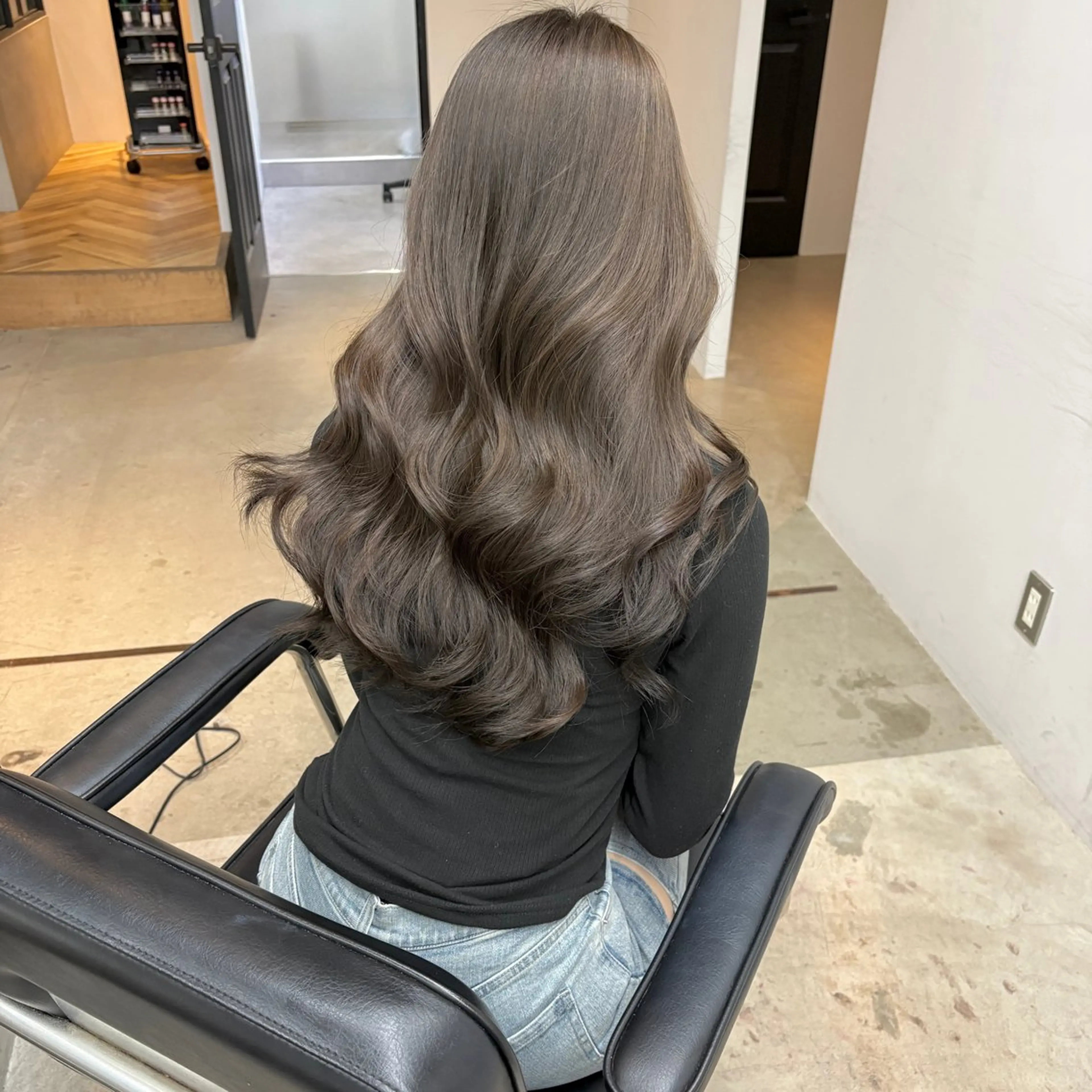 ロング カラー ブリーチ ダブルカラー グレージュ ブリーチなしカラー レイヤーカット カット ヘアカラー トリートメント はちすか るかのヘアスタイル