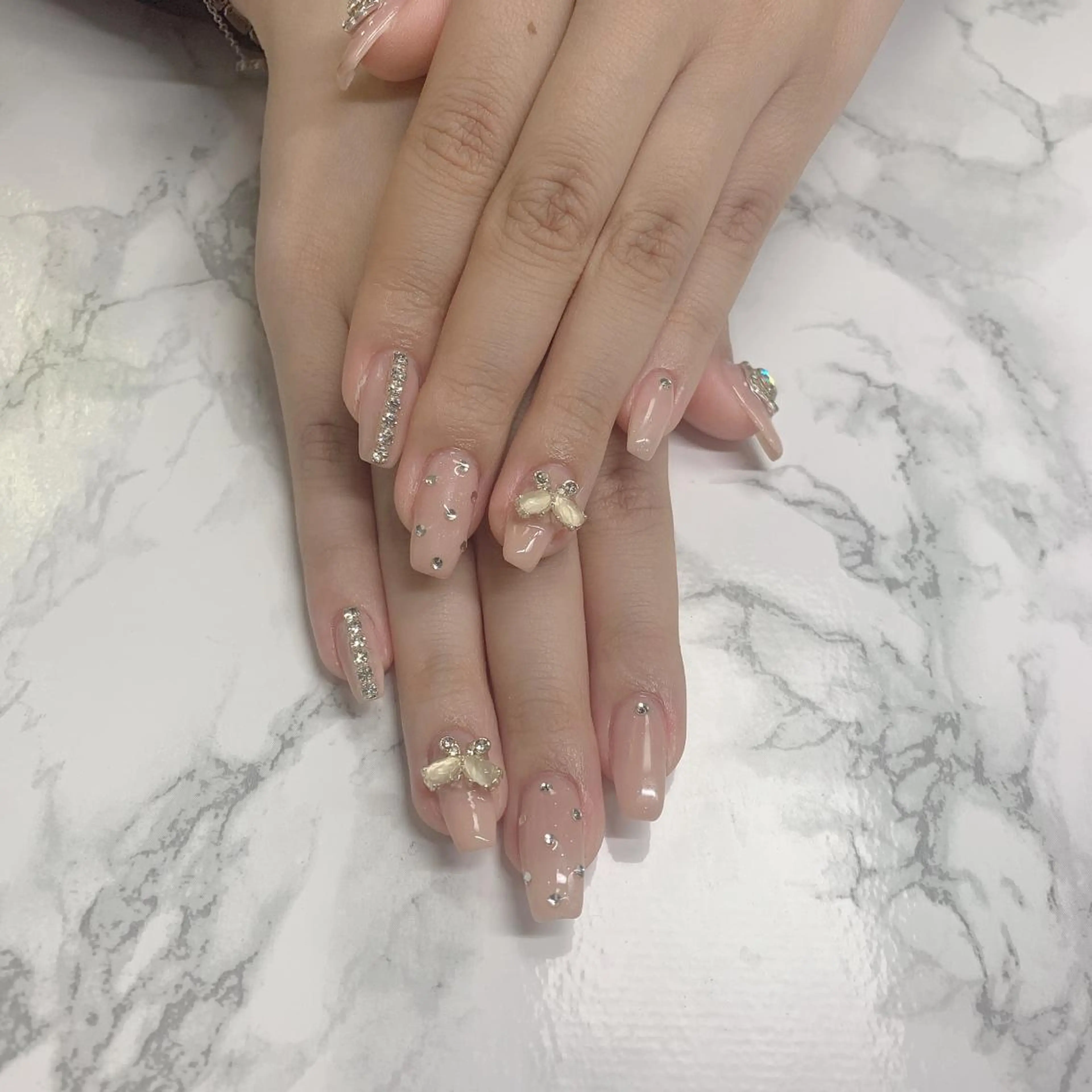 ネイル はな💎ネイル ワンホン、長さ出しのネイルデザイン