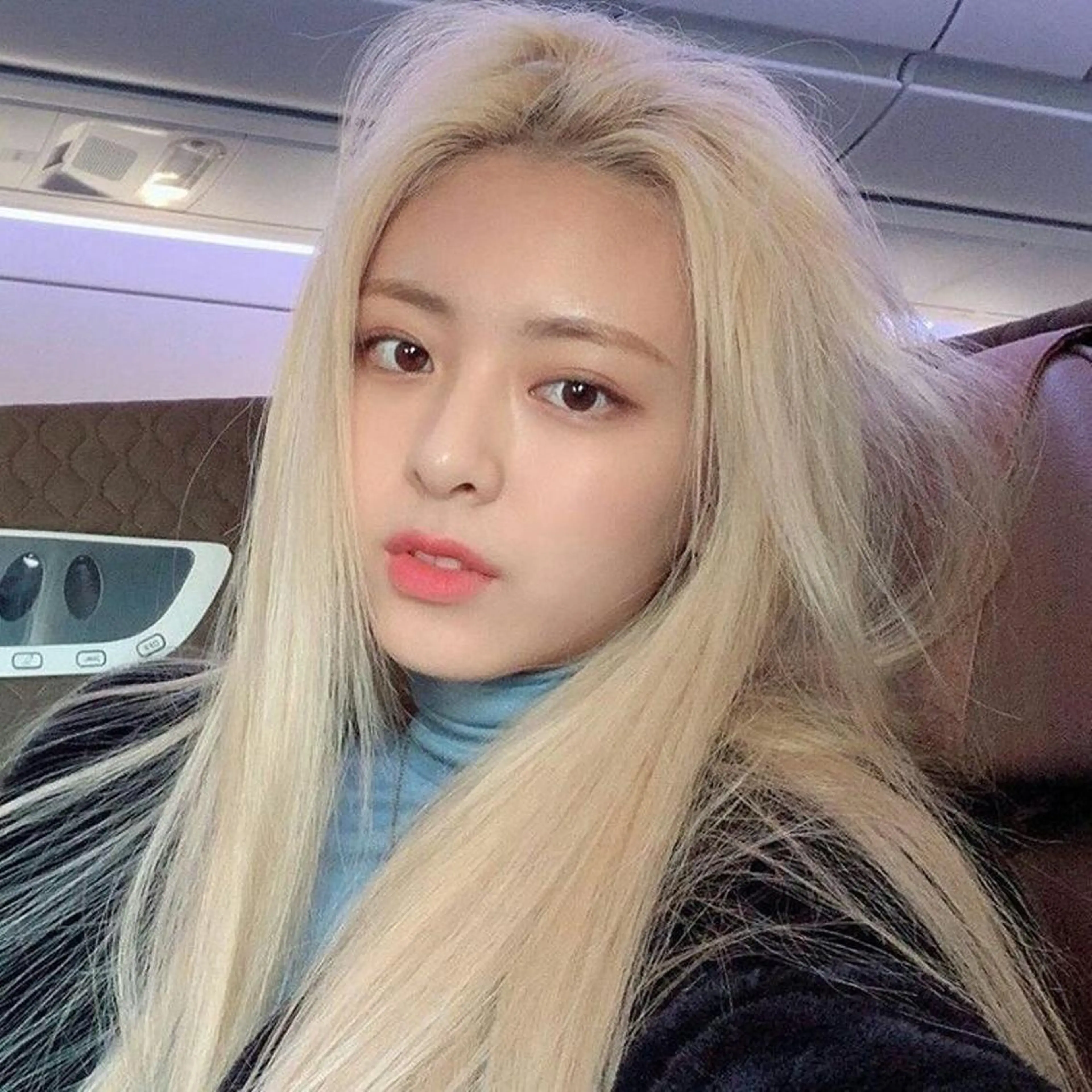 ロング カラー ヘアアレンジ ヘアカラー 🇰🇷 韓国ヘア/ sumire 🫧のヘアスタイル