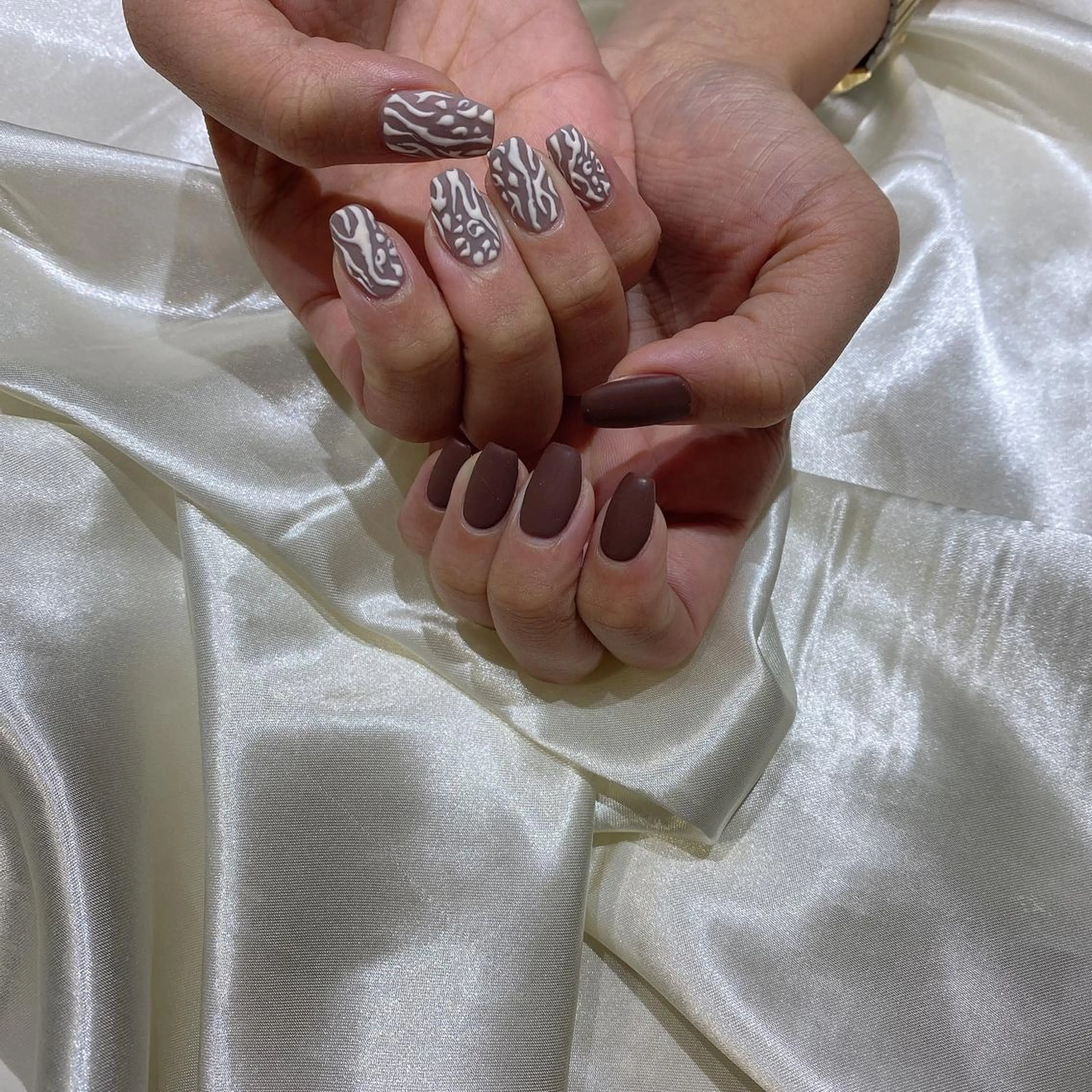 ネイル ハンドネイル 西岡 杏のネイルデザイン