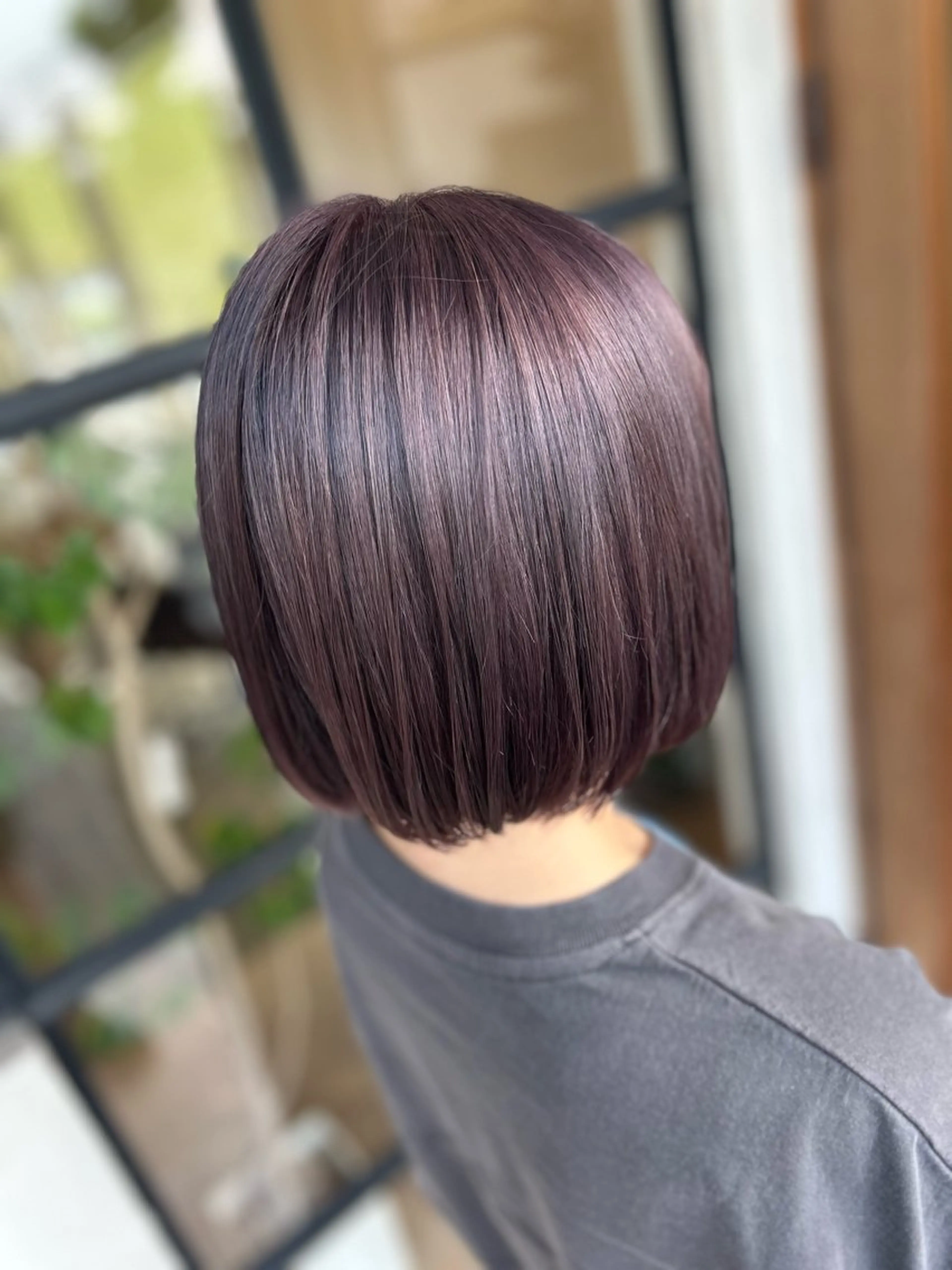ショート カラー ブリーチ ラベンダーカラー カット ヘアカラー トリートメント 井上 花音のヘアスタイル