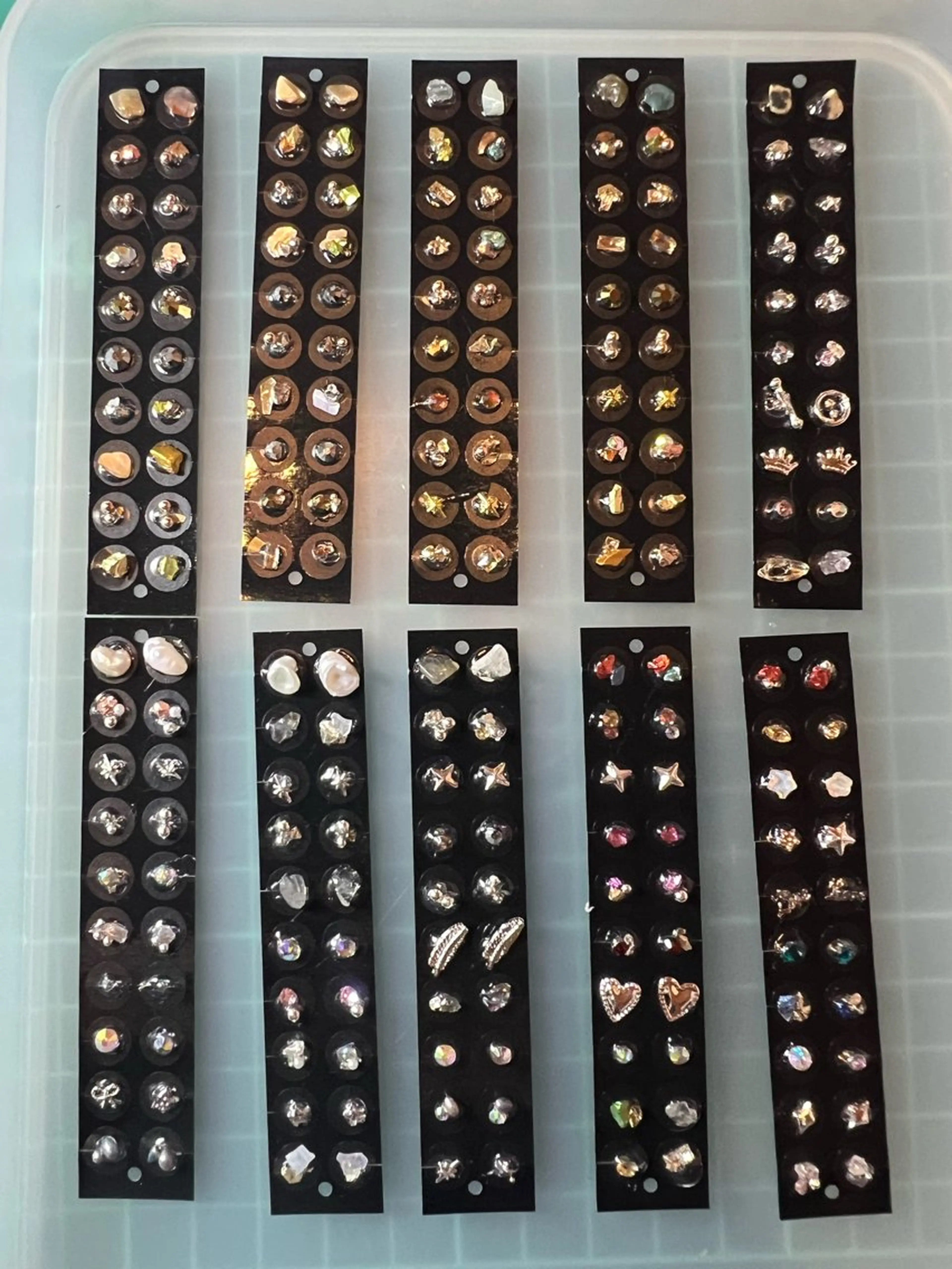 耳ツボジュエリー（つけ放題）の写真