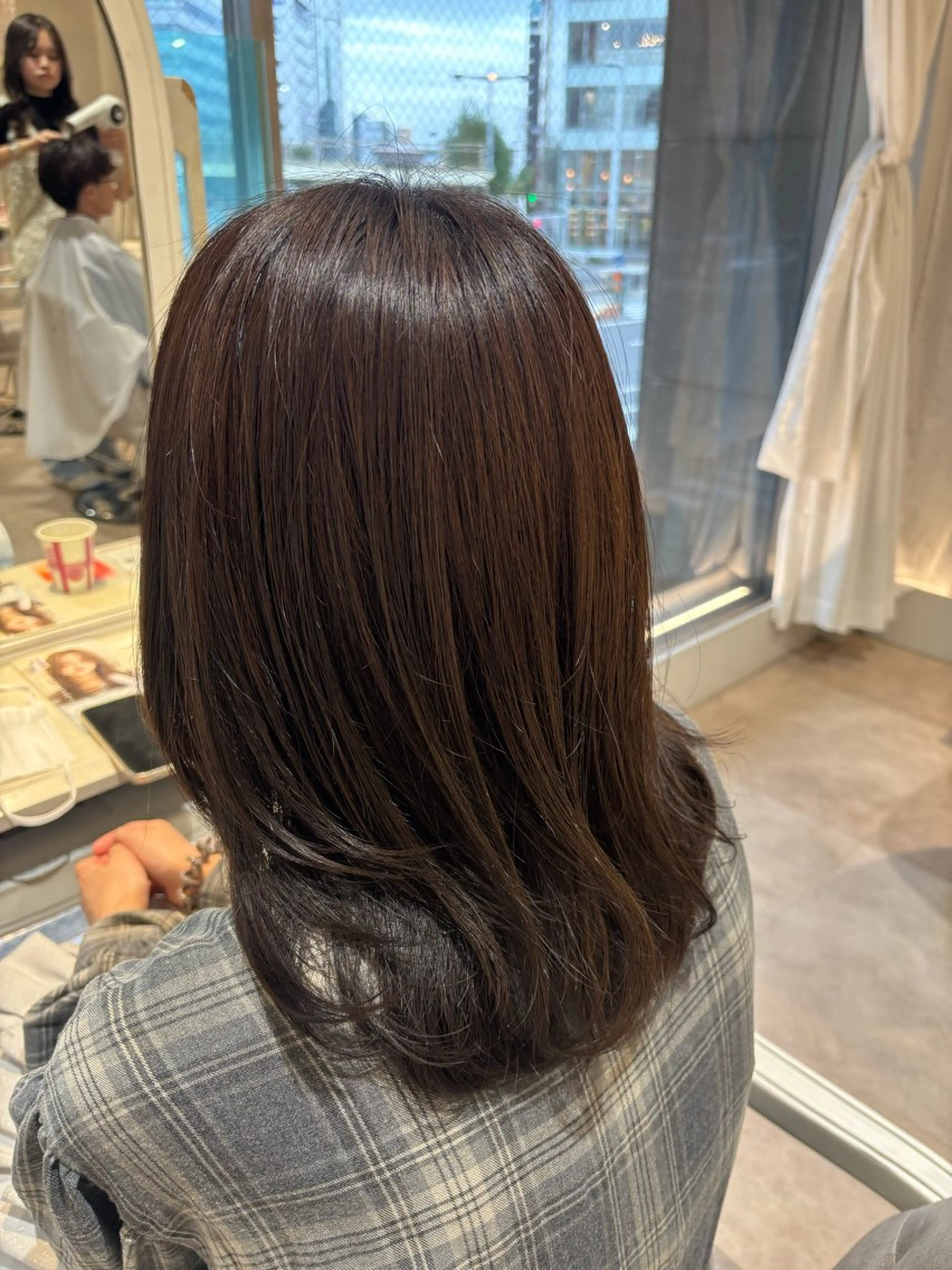 ミディアム カラー 顔周りカット レイヤーカット カット ヘアカラー CreBiA ayanoのヘアスタイル