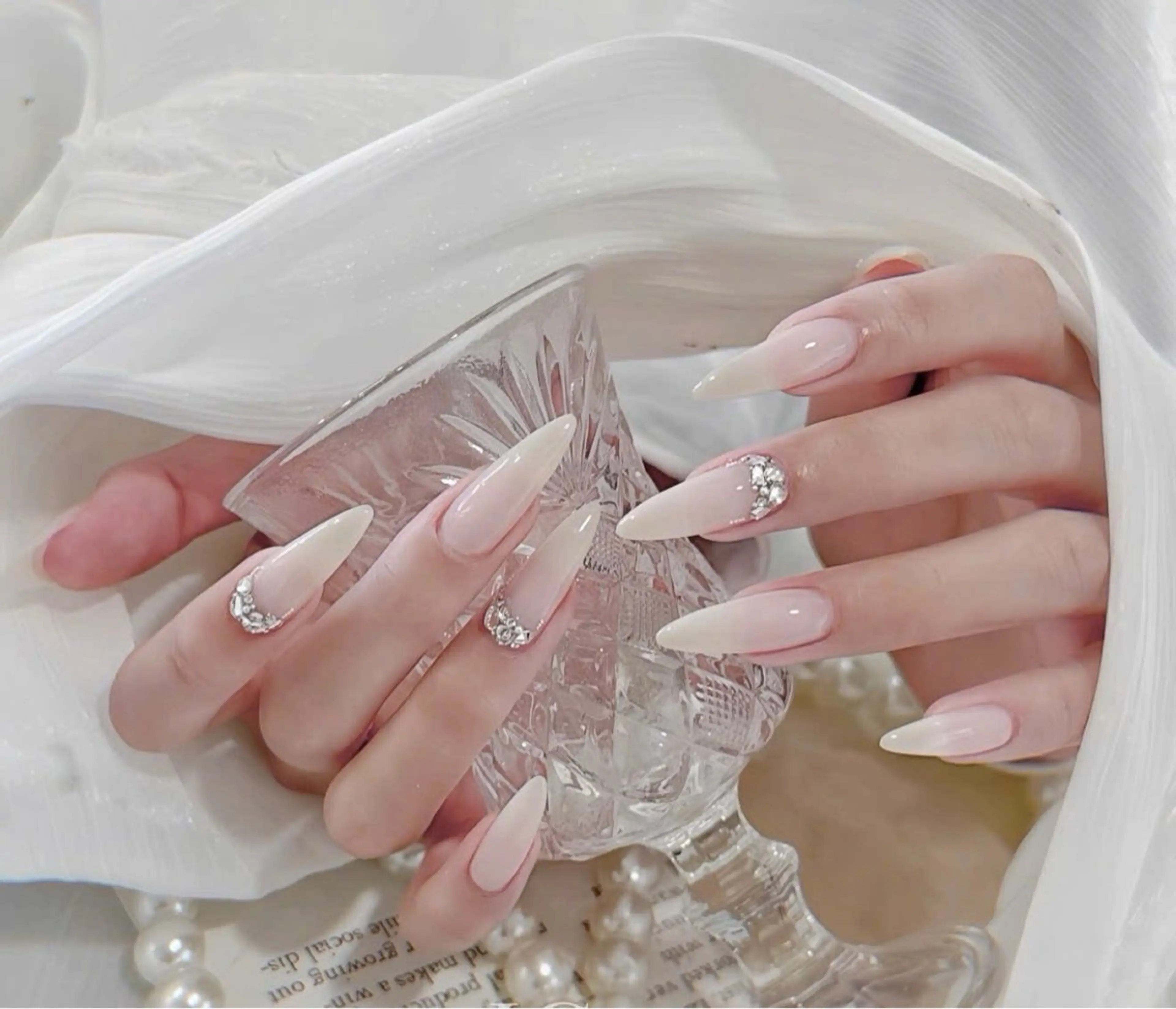 ネイル キラキラネイル マグネットネイル ぷっくりネイル 春ネイル ワンホンネイル ハンドネイル Candy Nailのネイルデザイン