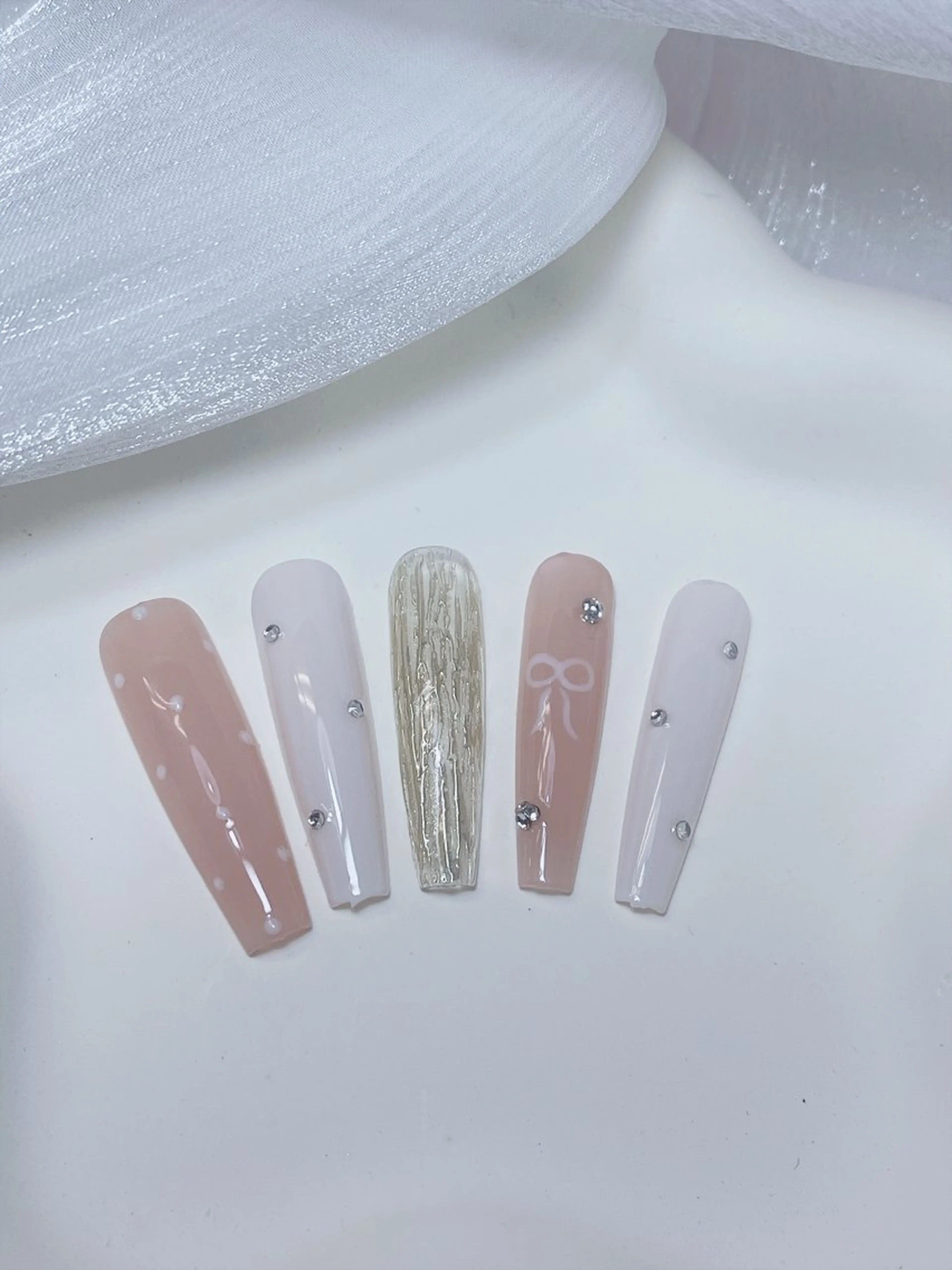 ネイル チークネイル フレンチネイル グラデーション キラキラネイル 韓国ネイル ハンドネイル DUO MI nail salonのネイルデザイン