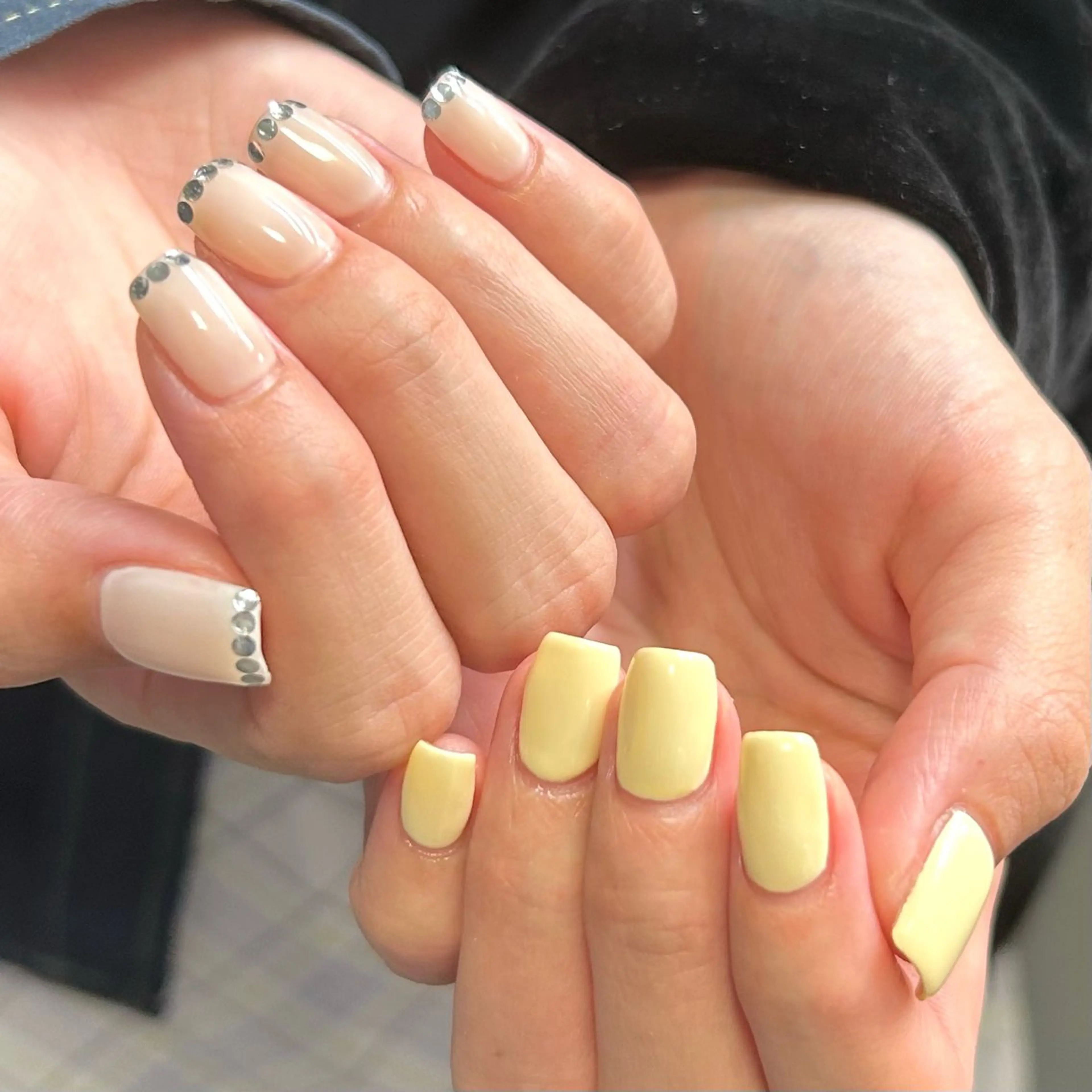 ネイル ホログラムネイル シンプルネイル 春ネイル shine'an fuka🌿🫧のネイルデザイン