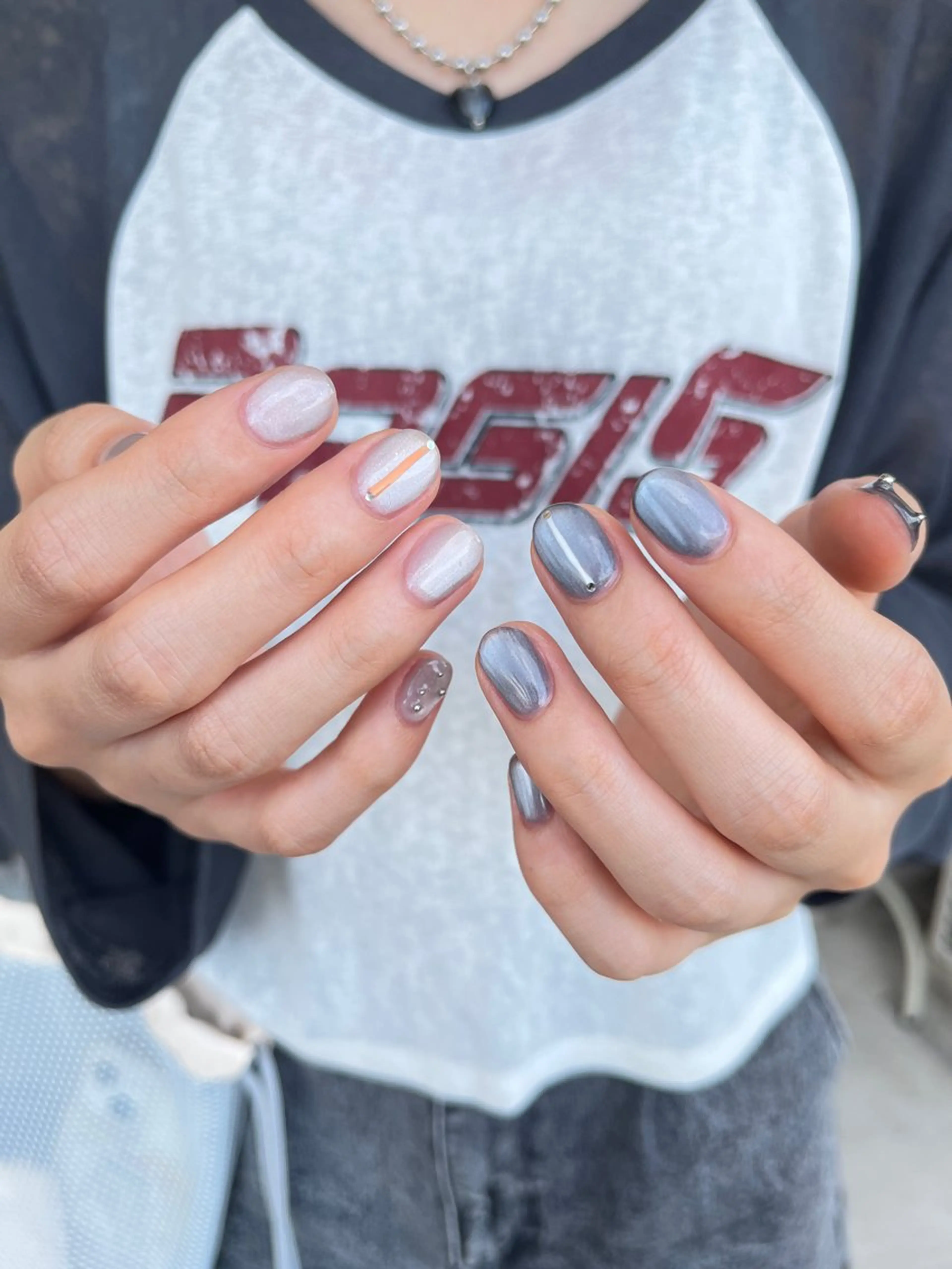 ネイル マグネットネイル マグネットワンカラー ワンカラーネイル シルバー ハンドネイル nail salon toki.のネイルデザイン