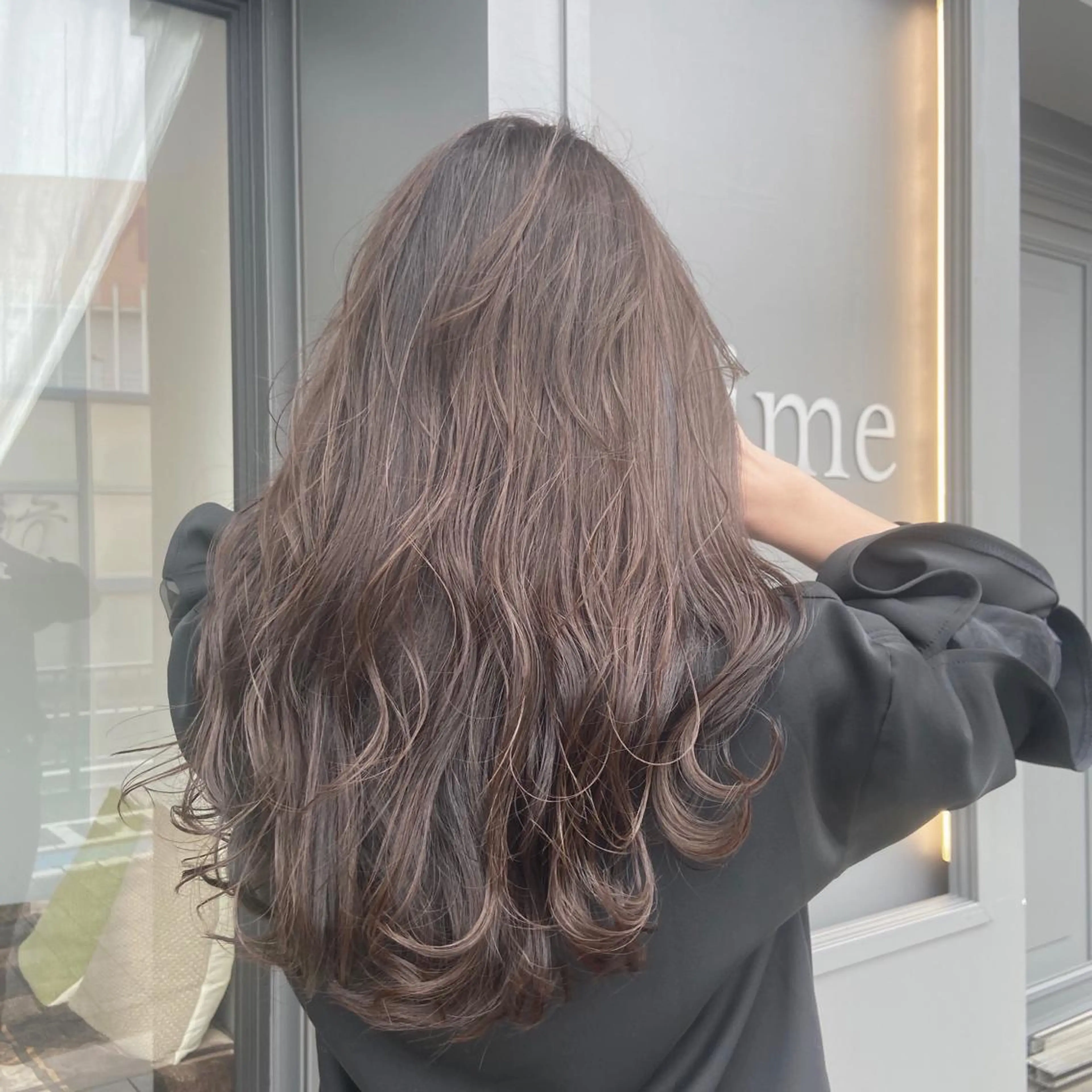 ミディアム カラー アッシュ アッシュブロンド ブロンド 透明感カラー 峯 志帆のヘアスタイル