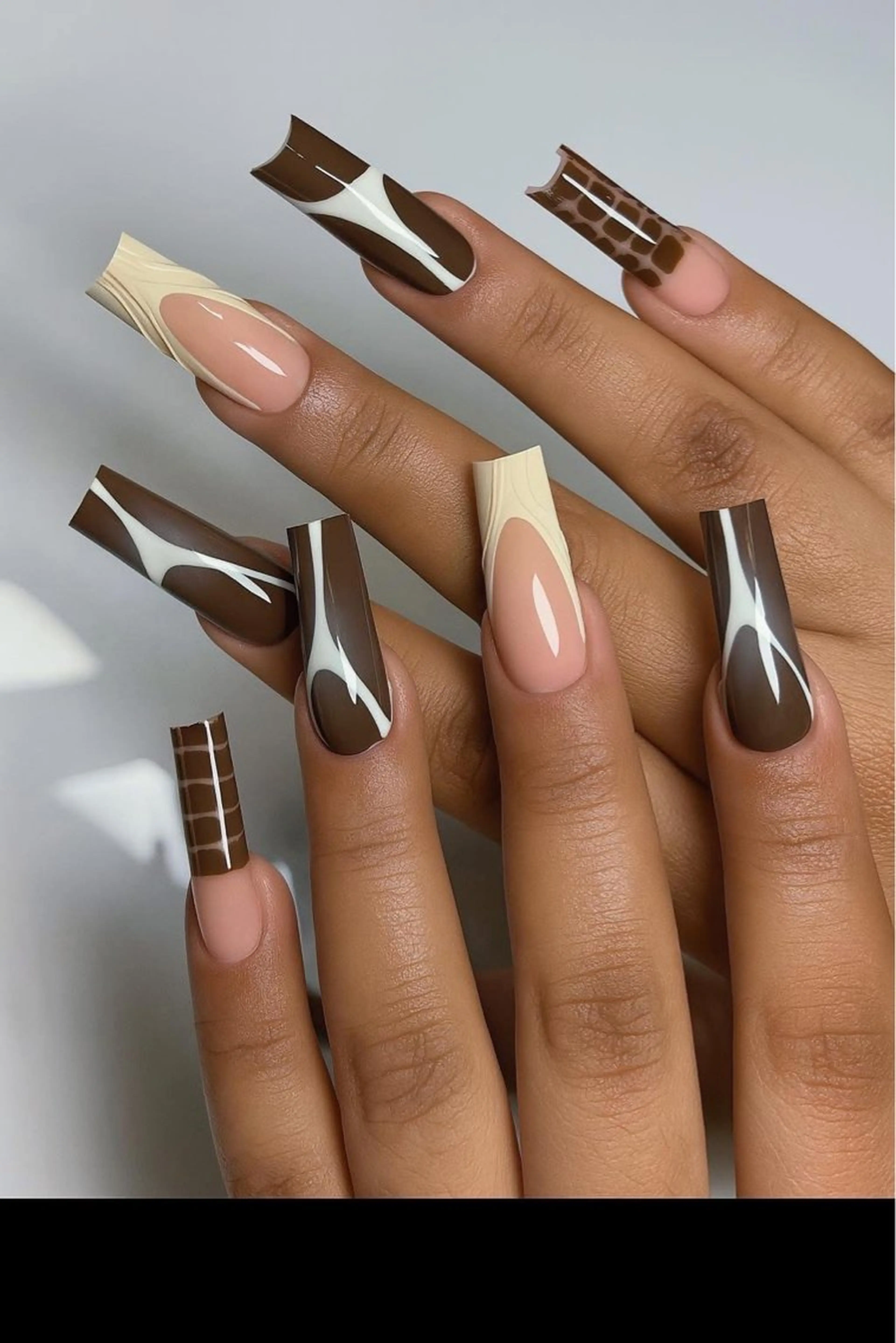 ネイル オーロラネイル フレンチネイル ジェルネイル ハロウィン キラキラネイル ハンドネイル H.baby Nail Salonのネイルデザイン