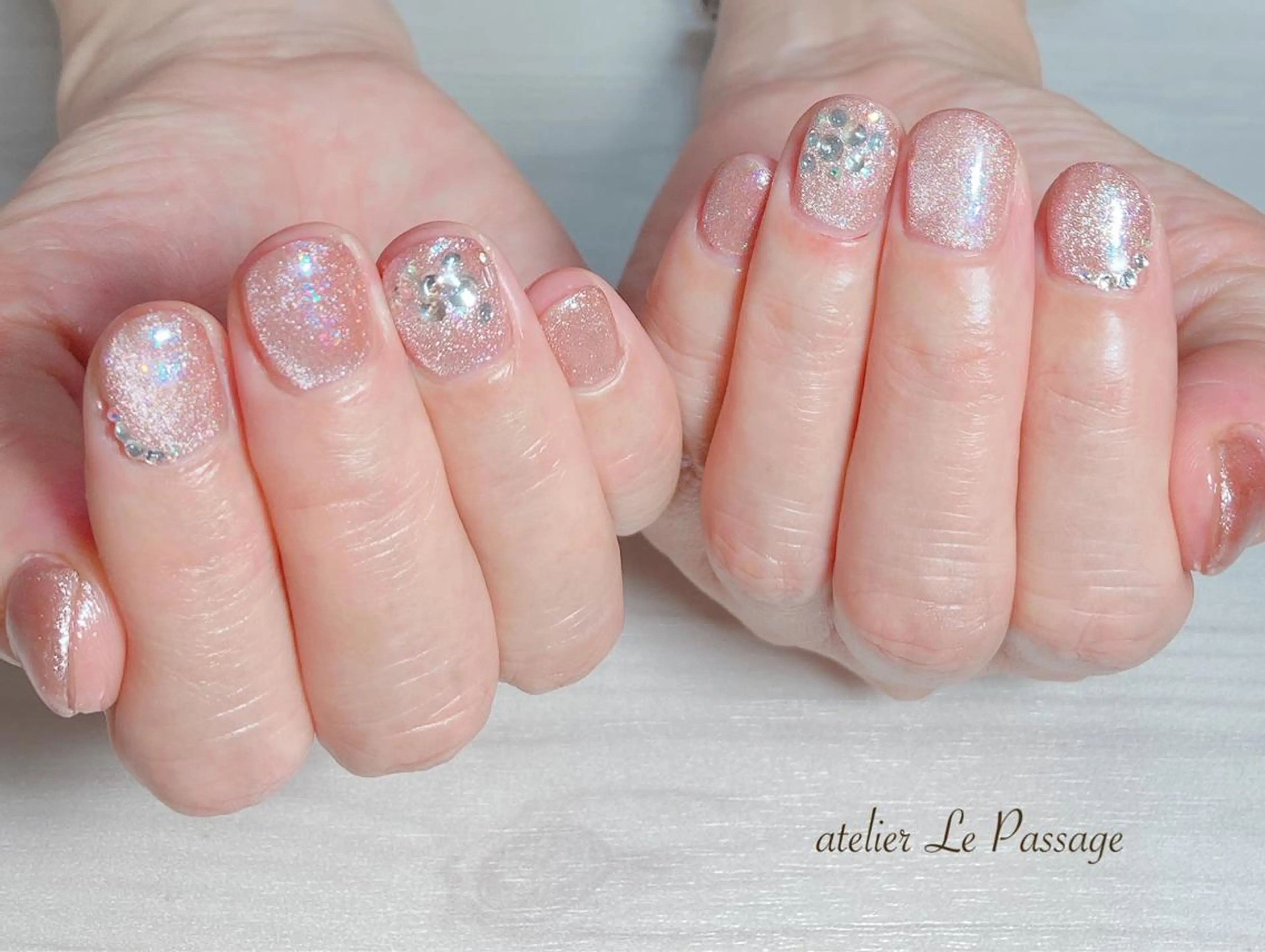 ネイル ジェルネイル キラキラネイル オフィスネイル ワンカラーネイル パラジェル Atelier Le Passage所属・h nakatsukaのネイルデザイン