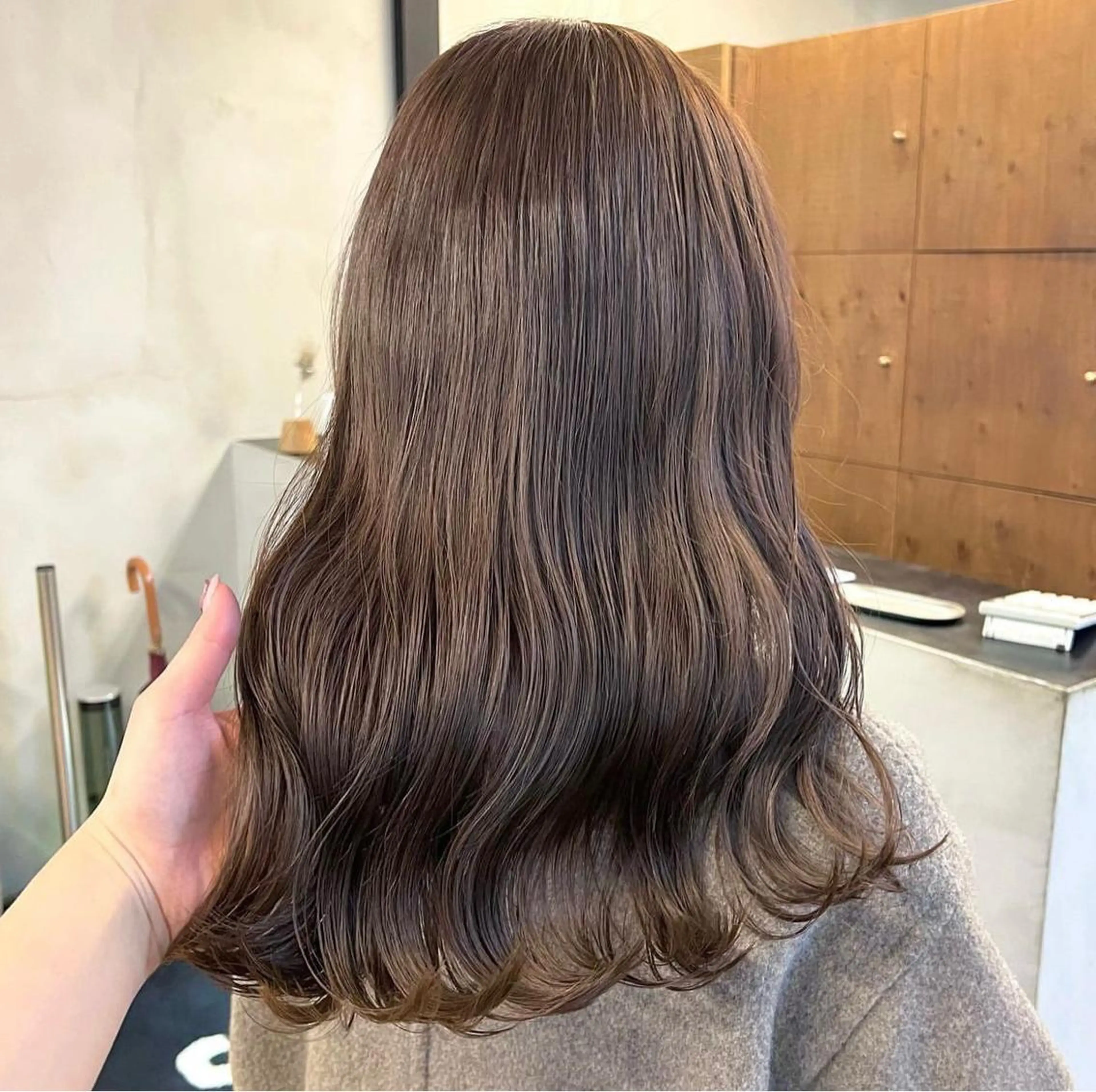 セミロング カラー パーマ ヘアアレンジ メンズ キッズ ネイル マツエク・マツパ アイブロウ カット ヘアカラー トリートメント 前川 朋香のヘアスタイル