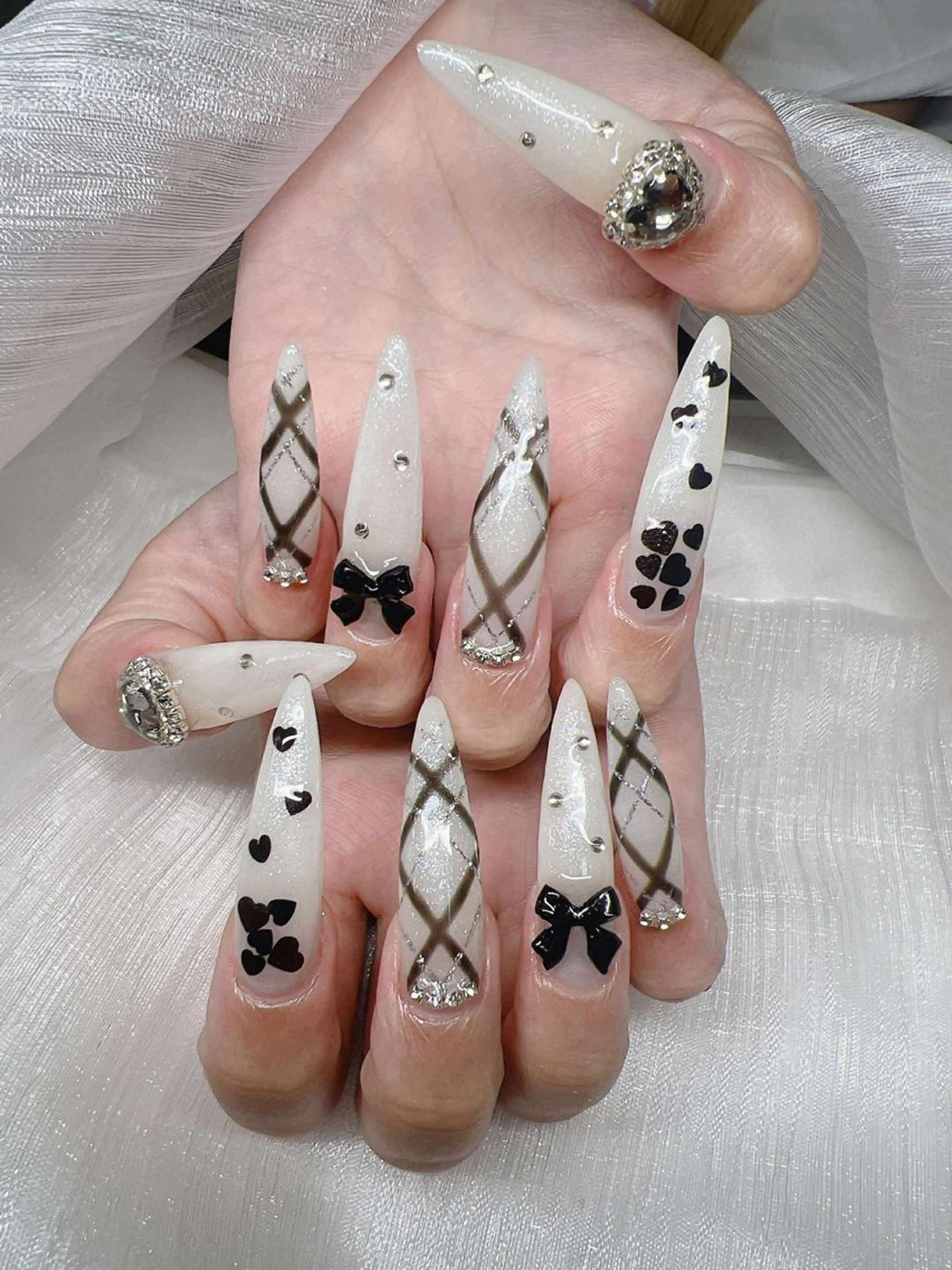 ネイル 長さ出し グラデーション 卒業式 キラキラネイル マグネットネイル ハンドネイル Lee Nailsのネイルデザイン