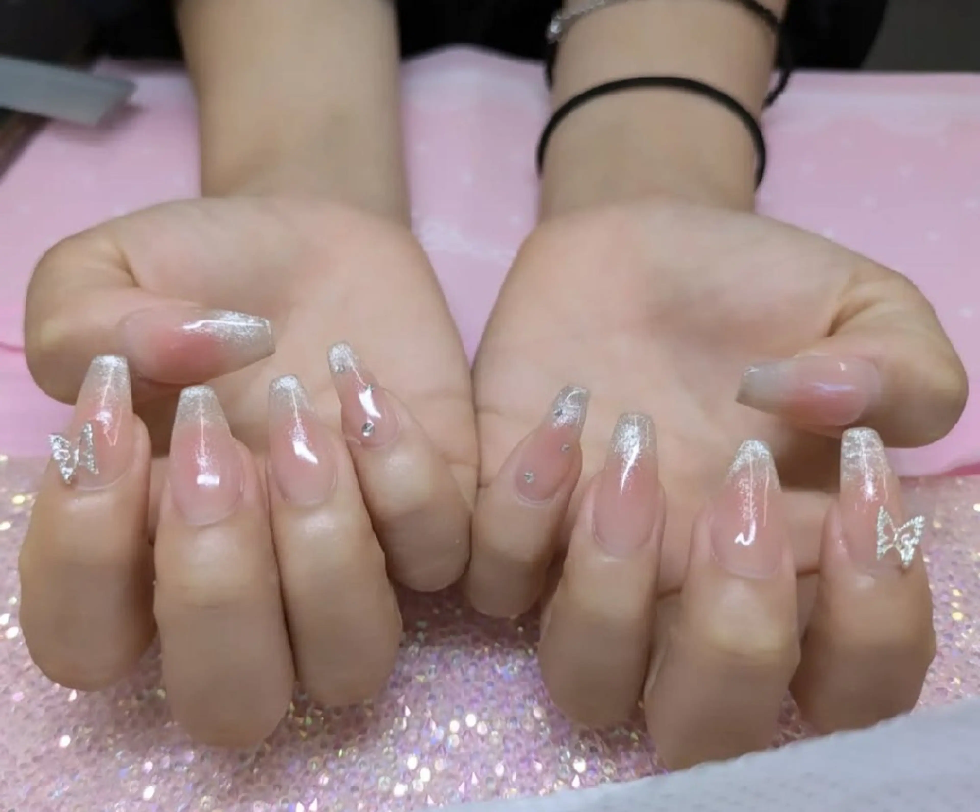 ネイル チークネイル マグネットネイル ワンホンネイル J&K🤍ひらた 当日OK❣️のネイルデザイン