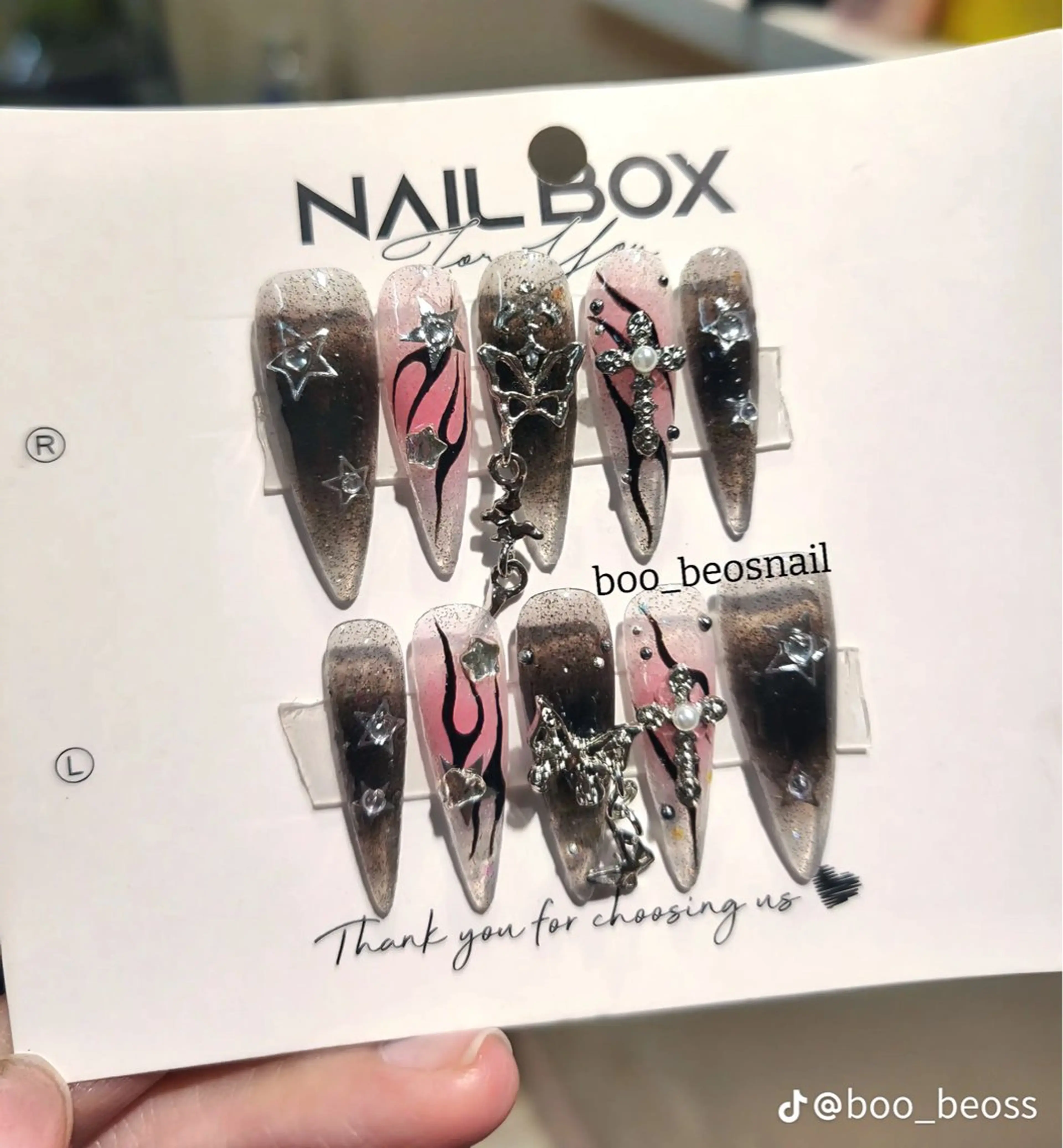 ネイル 🪷Mi.o あいちゃん🐝のネイルデザイン