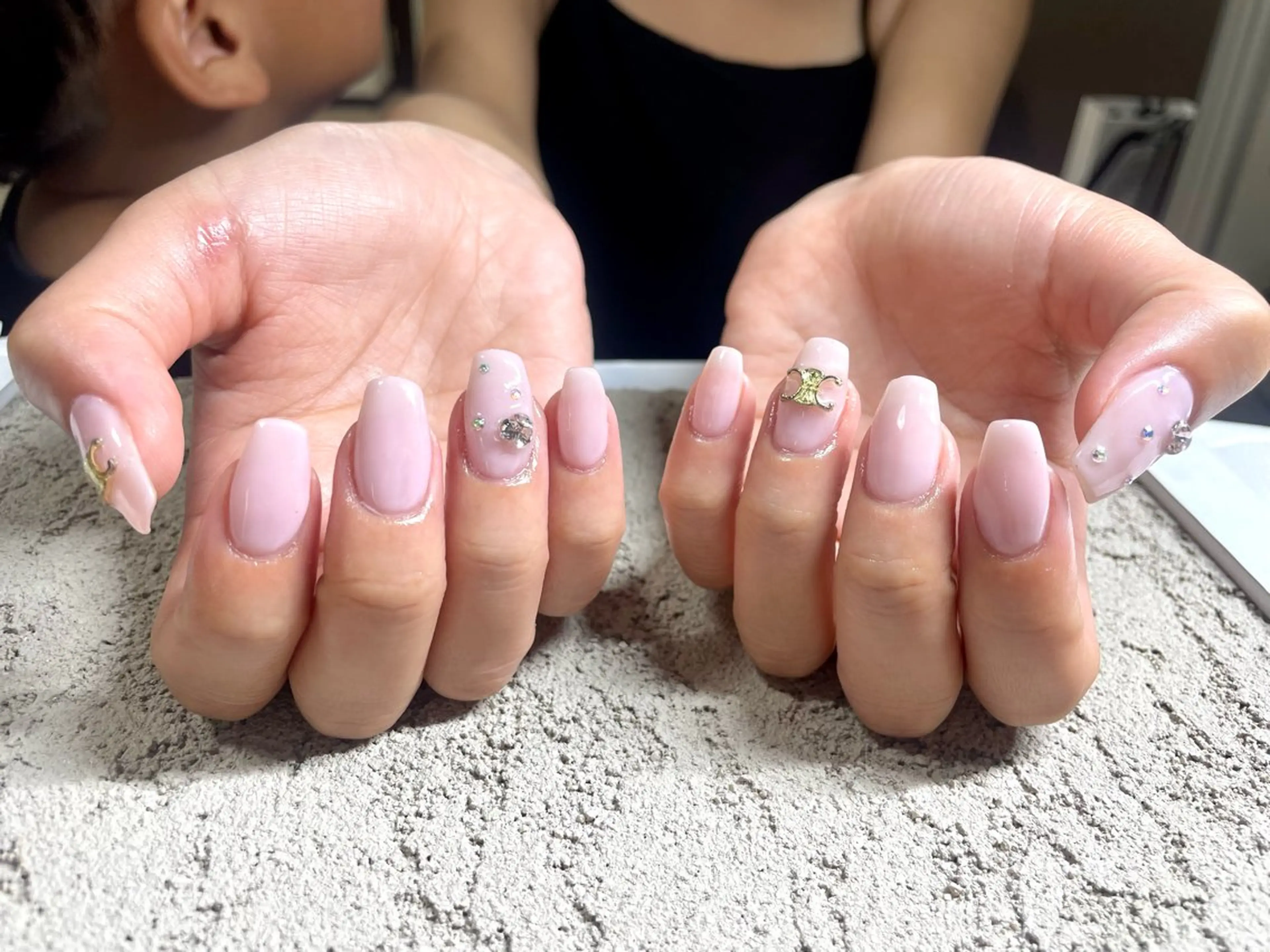 ネイル ストーンネイル salon te.のネイルデザイン