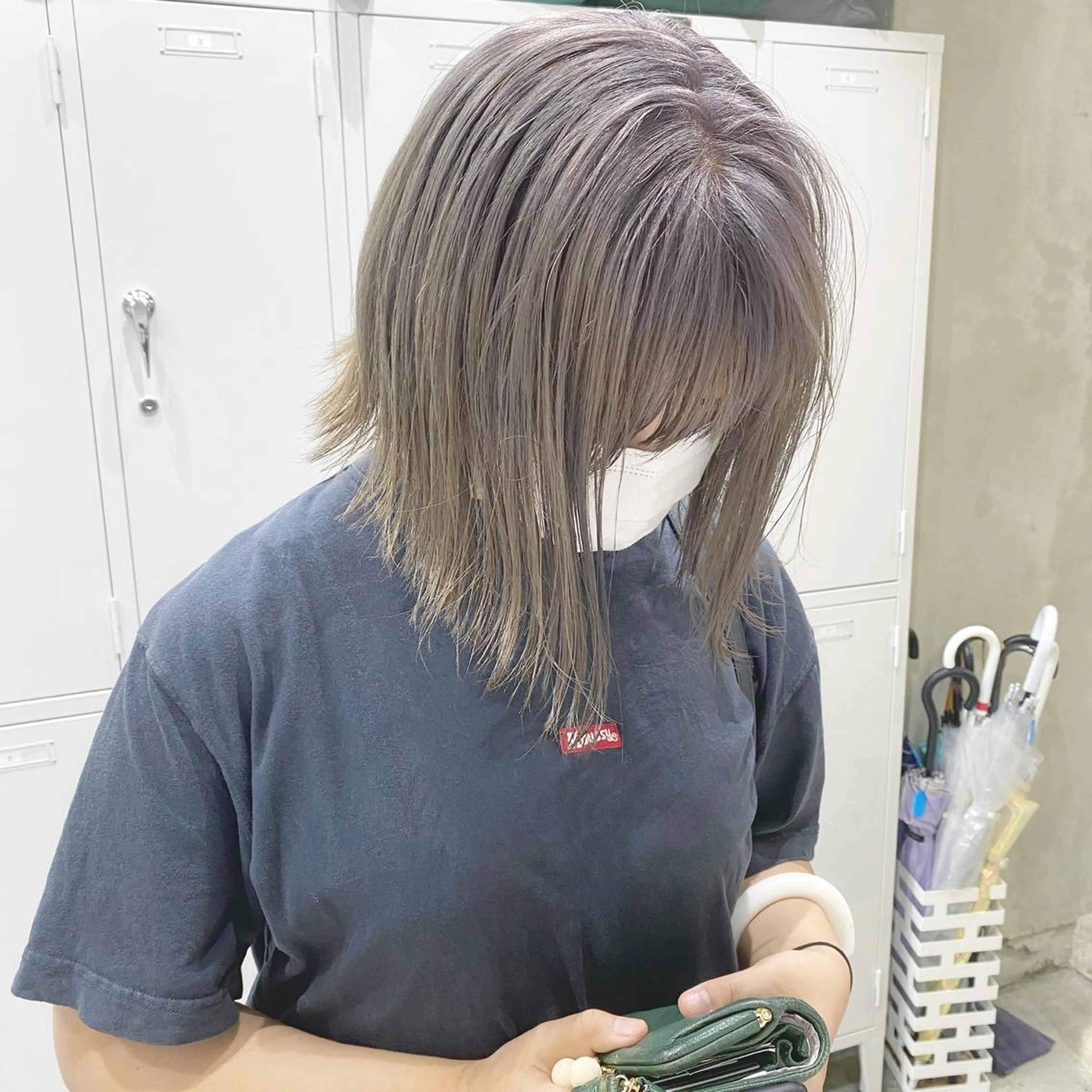 ミディアム カラー ヘアアレンジ 切りっぱなしボブ ミディアムパーマ アッシュ アッシュグレー バレイヤージュ ササキカズマ〻透明感 〻色落ち〻赤み消しのヘアスタイル