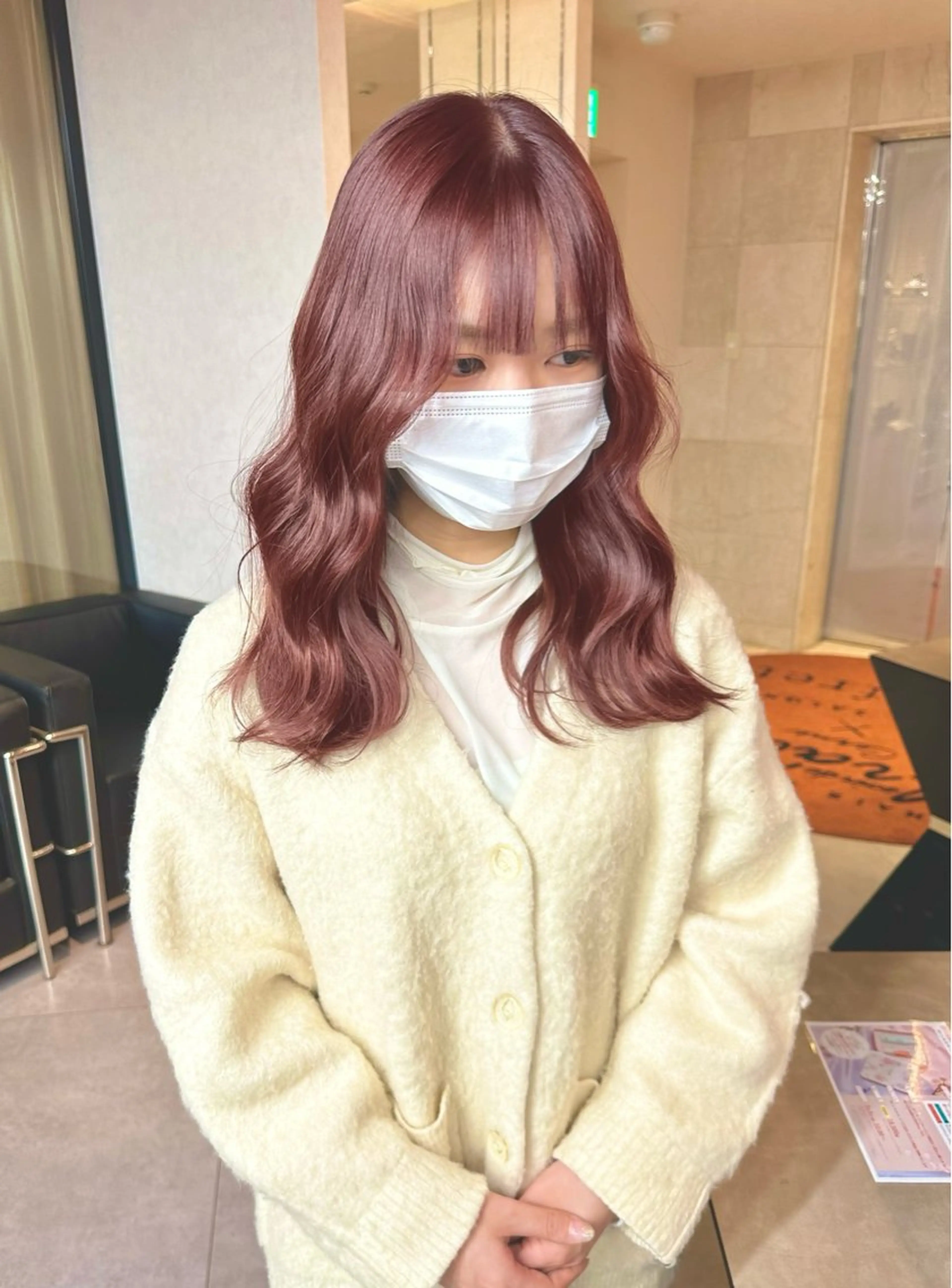 セミロング カラー ヘアアレンジ ウルフとハイトーン みっちー✂️のヘアスタイル