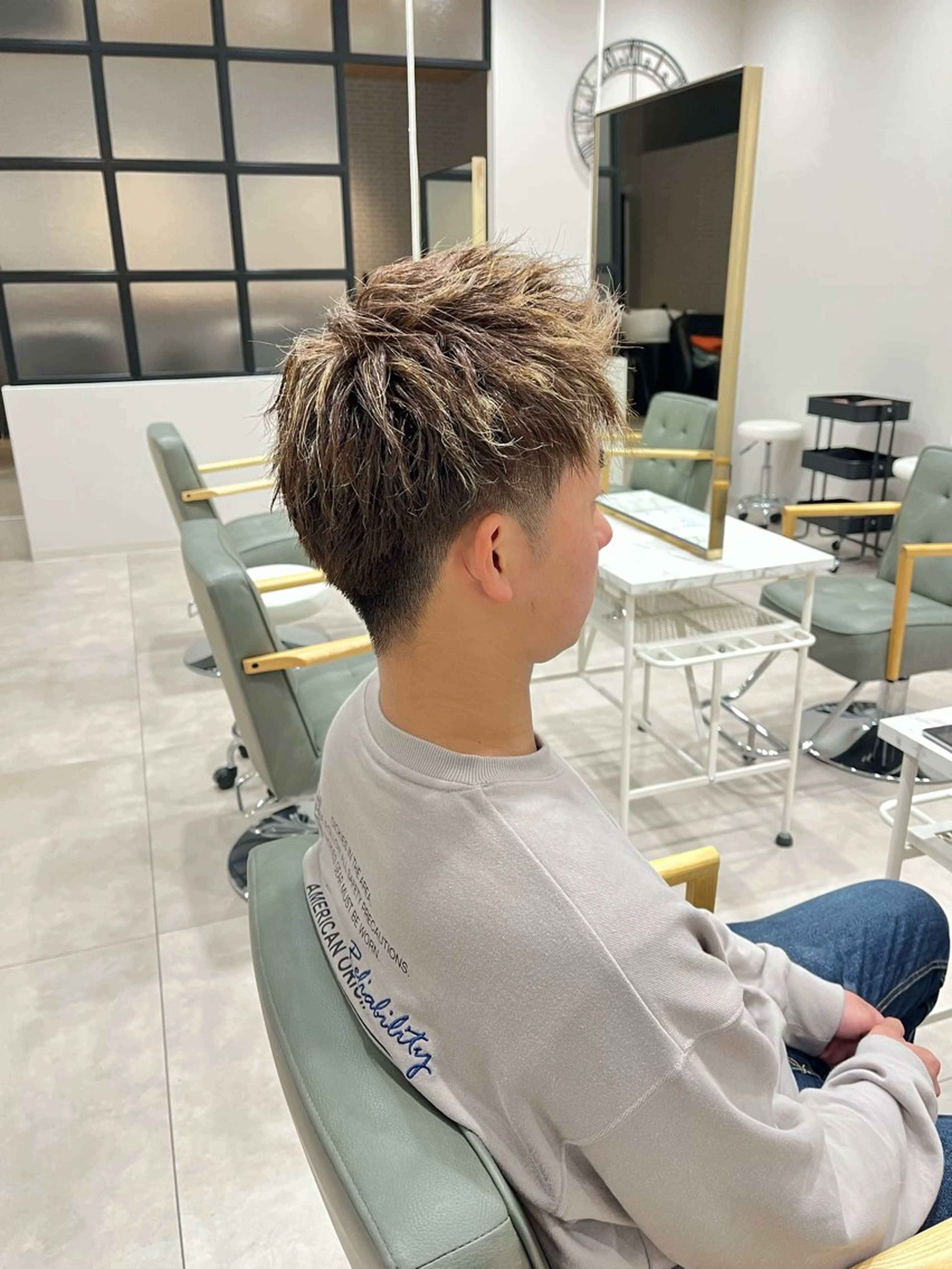 カラー パーマ メンズ メンズハイライト ハイライトカラー カット パーマ newi大分/ 磯部栞里／艶感カラーのヘアスタイル